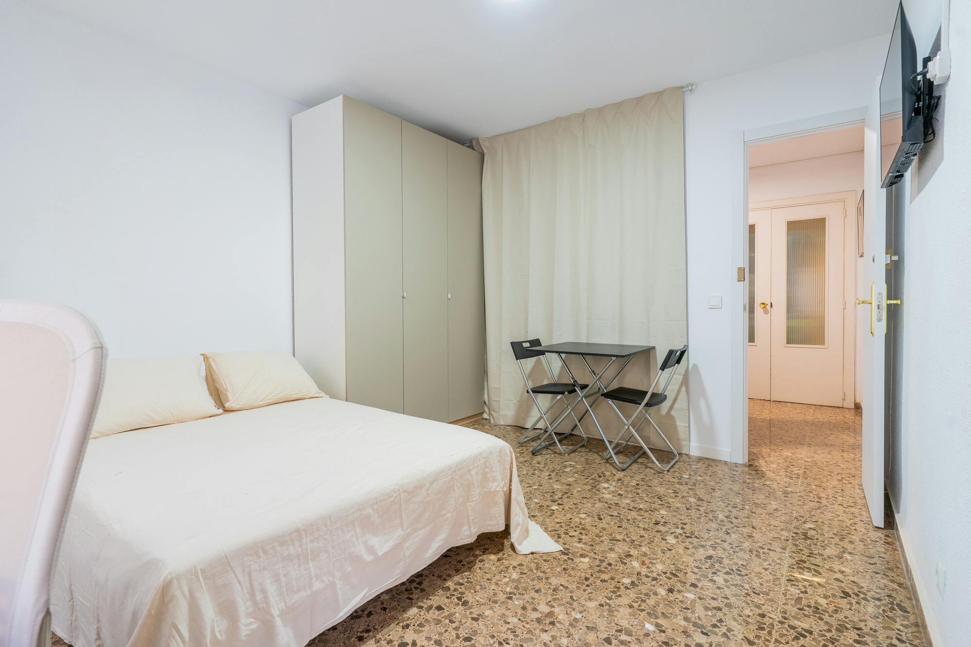 5-Bedroom Apartment in Carrer de la Pianista Empar Iturbi, Valencia (1734722) ROOM 1