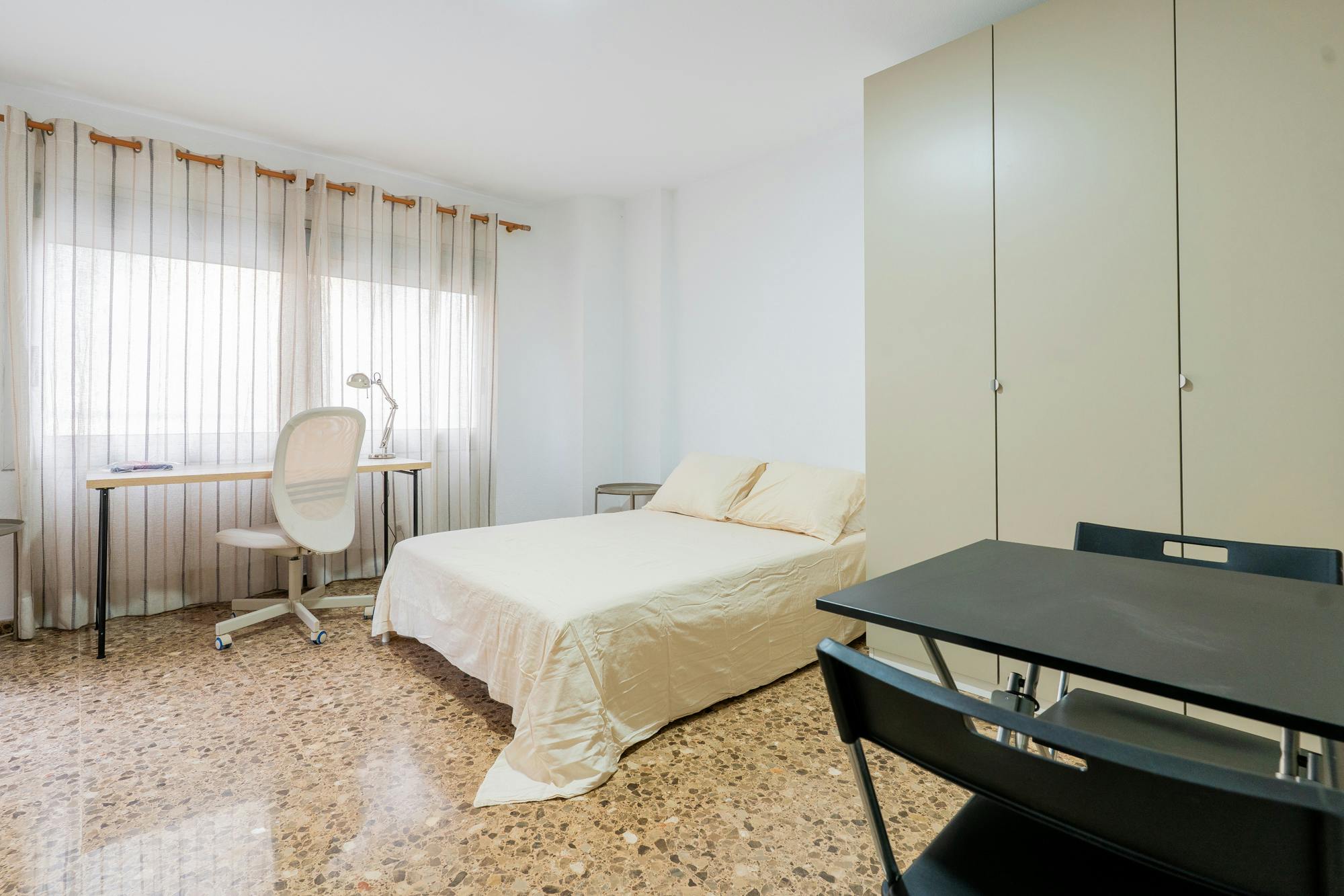5-Bedroom Apartment in Carrer de la Pianista Empar Iturbi, Valencia (1734722) ROOM