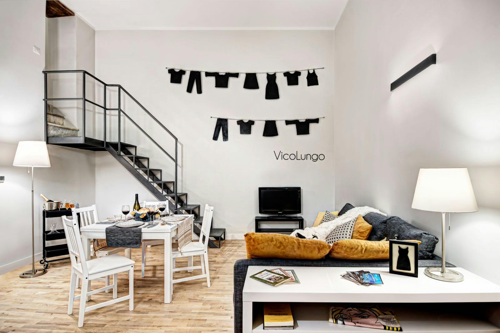 Appartement te huur voor € 1.000 per maand in Naples, Vico San Domenico Soriano