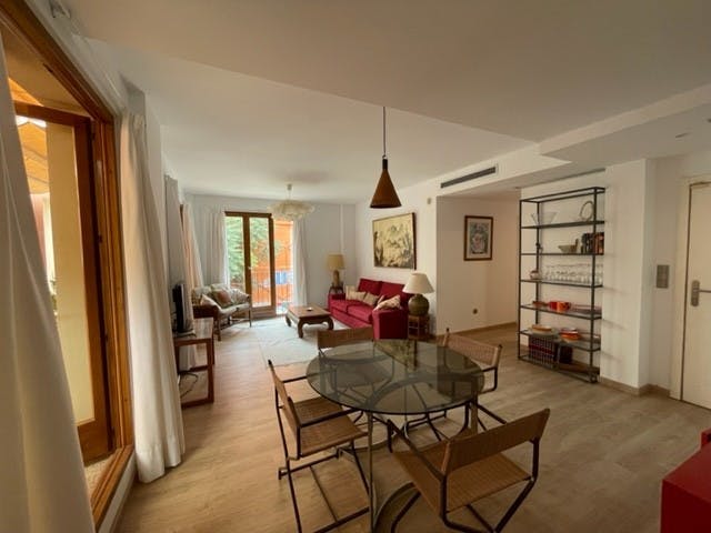 Appartement te huur voor € 1.800 per maand in Valencia, Carrer de na Jordana