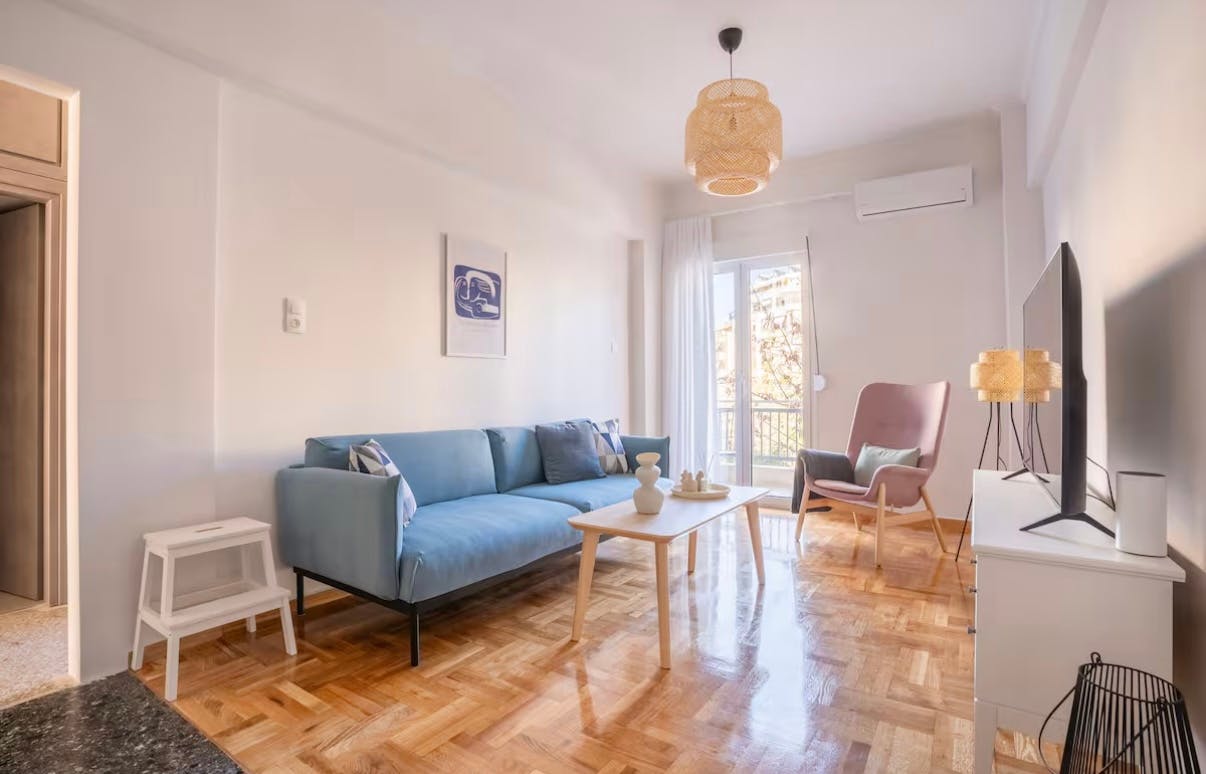 Apartment for rent for €1,250 per month in Stathmós Larísis, Pantazopoulou Square