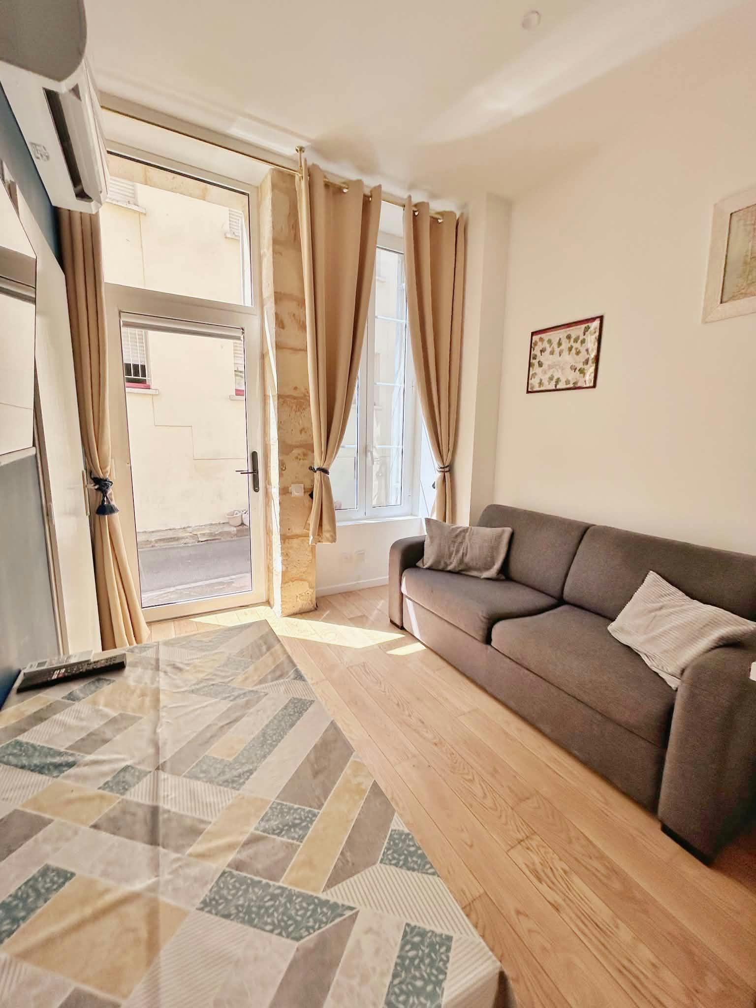 Wohnung zu mieten für 1.000 € pro Monat in Bordeaux, Passage Moreau