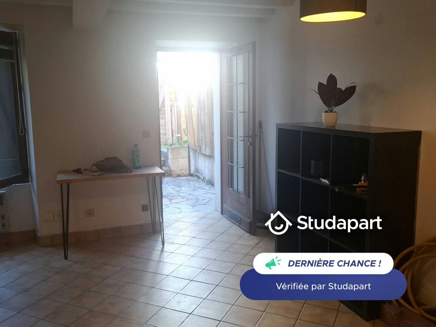 Apartment for rent for €660 per month in Corbeil-Essonnes, Rue Émile Zola
