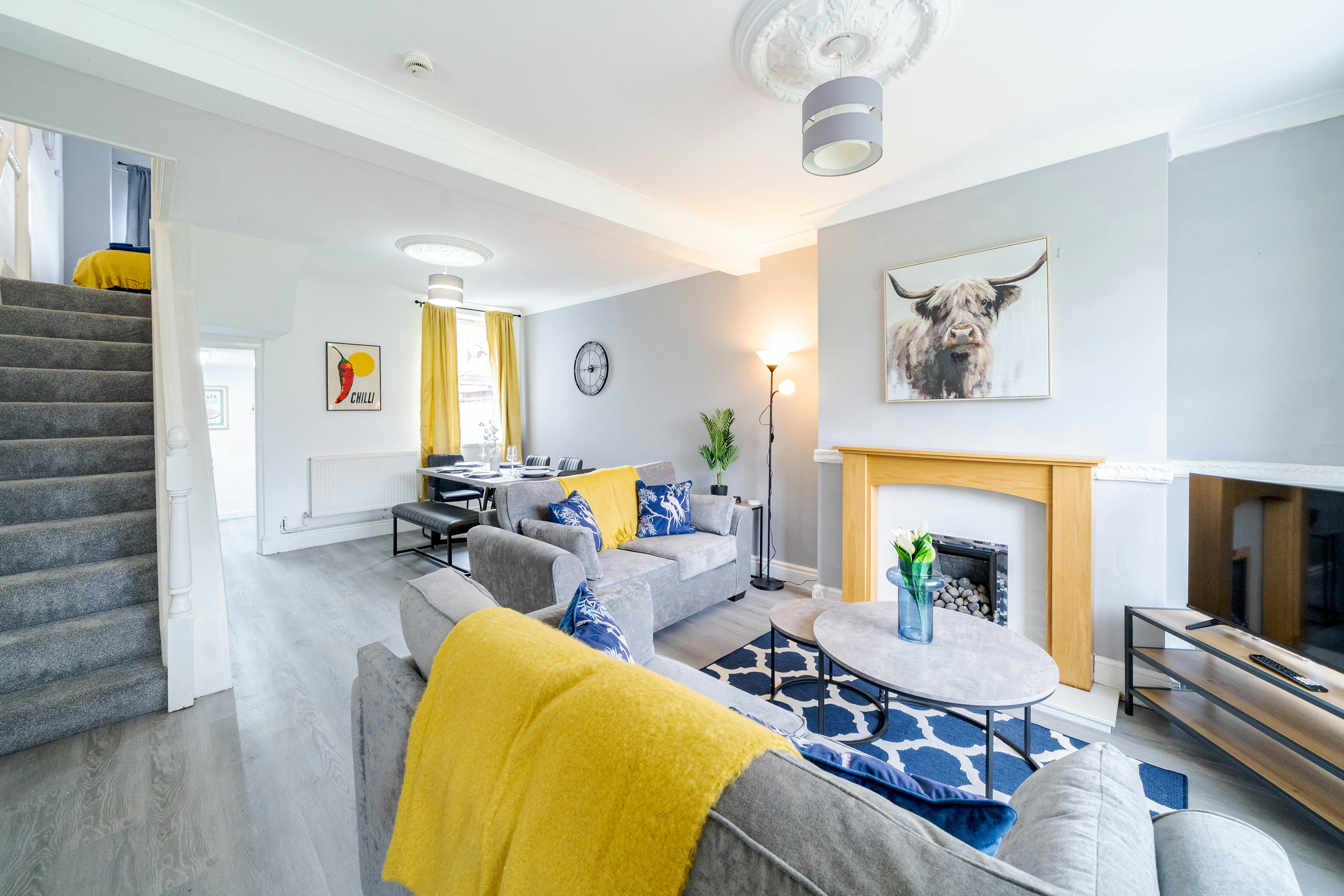 House for rent for £2,700 per month in Hull, Stirling Villas
