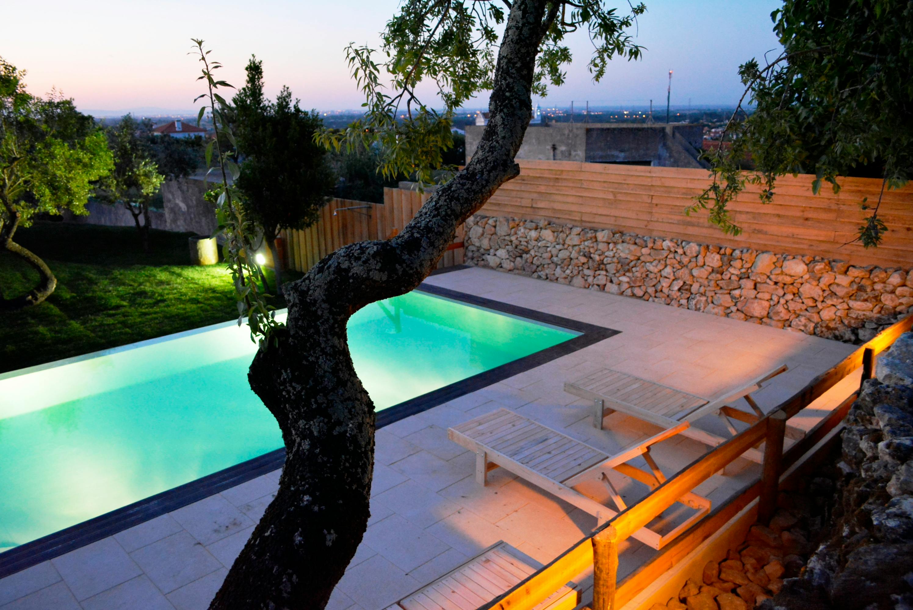 Apartment for rent for €2,140 per month in Quinta do Anjo, Rua Duque de Palmela