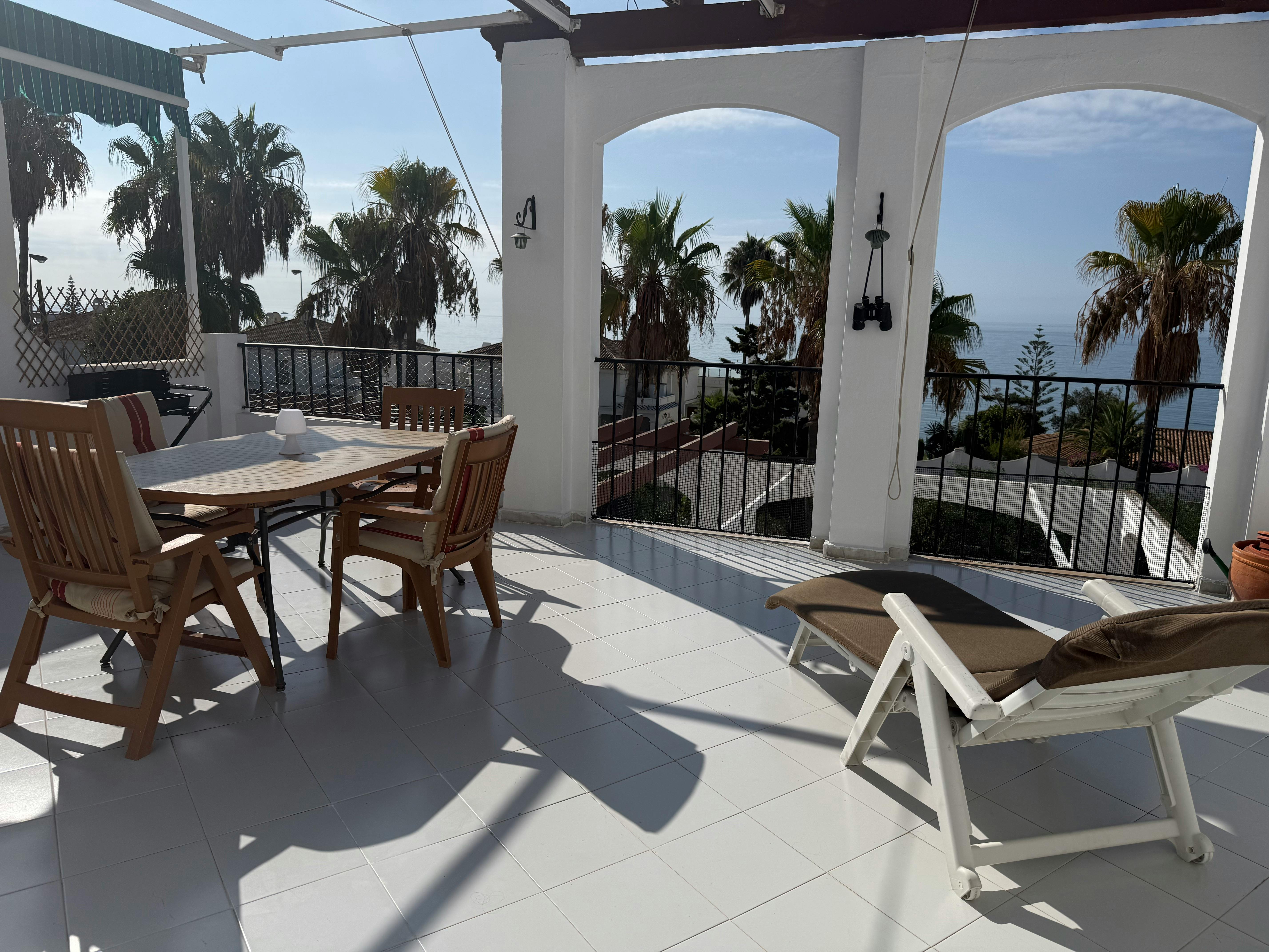 公寓 正在以 €1,600 的月租出租，其位于 El Faro, Calle Catalpa