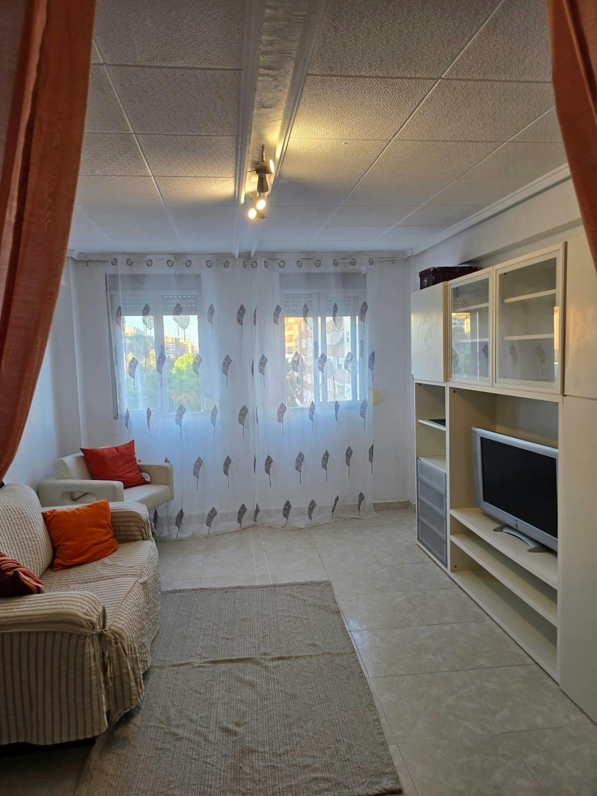 Clădire de închiriat pentru 1.200 EUR pe lună în Valencia, Carrer d'Alfauir