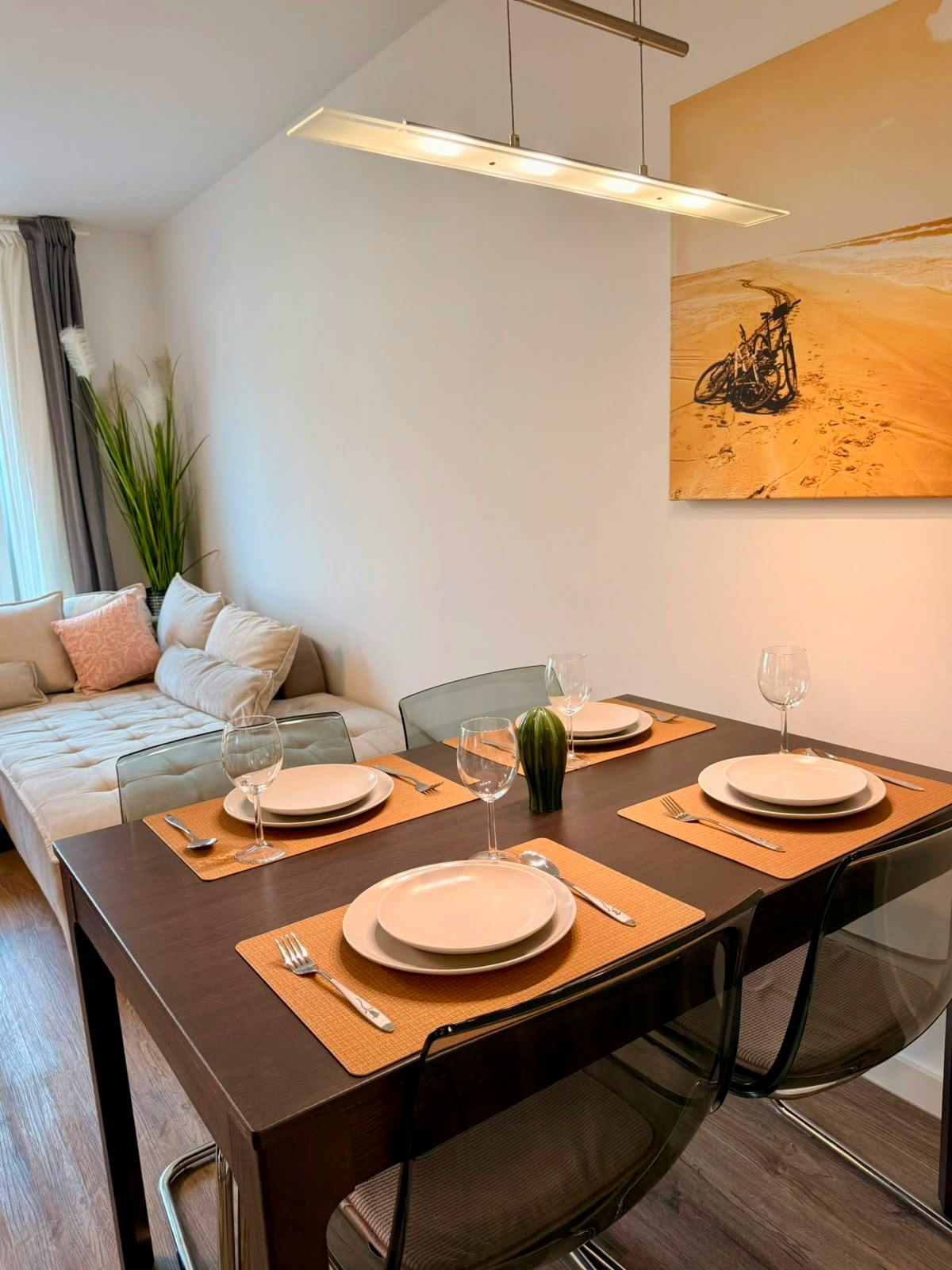 Apartment for rent for €1,950 per month in Hürth, Kreuzstraße