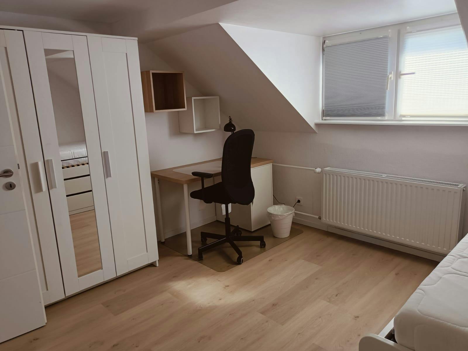 Private room for rent for €700 per month in Bonn, Königswinterer Straße