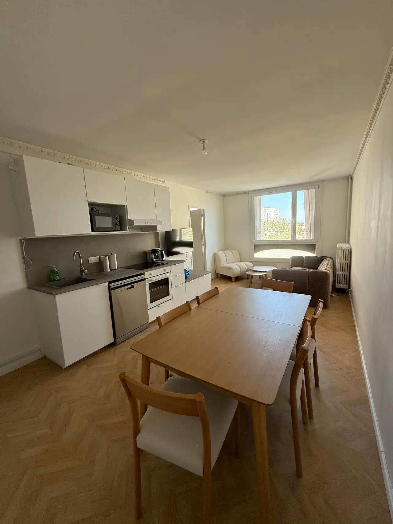 Private room in Rue Philippe Fabia, Lyon (1735466) room image 2