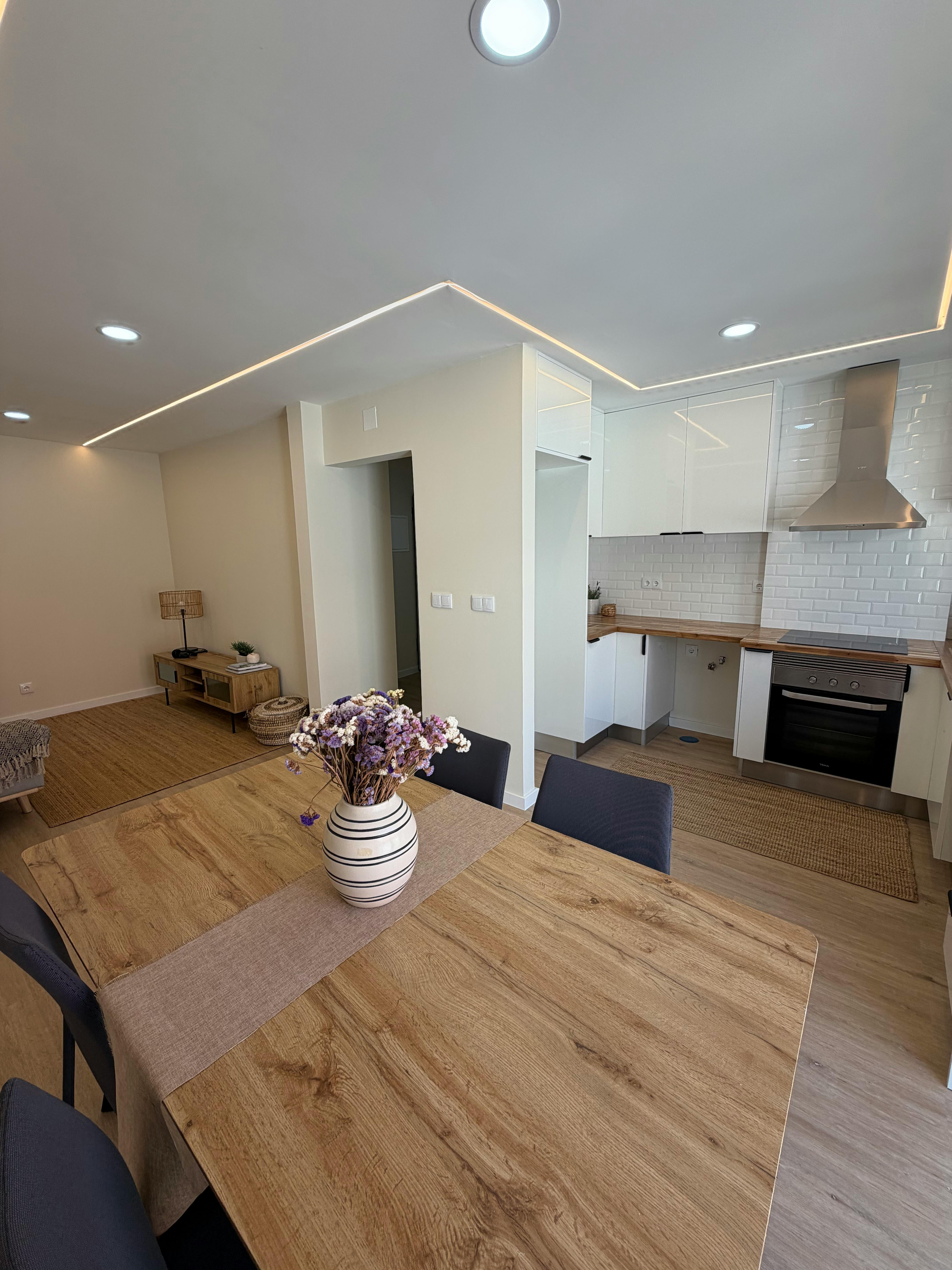Wohnung zu mieten für 1.250 € pro Monat in Seixal, Rua Doutor Miguel Bombarda