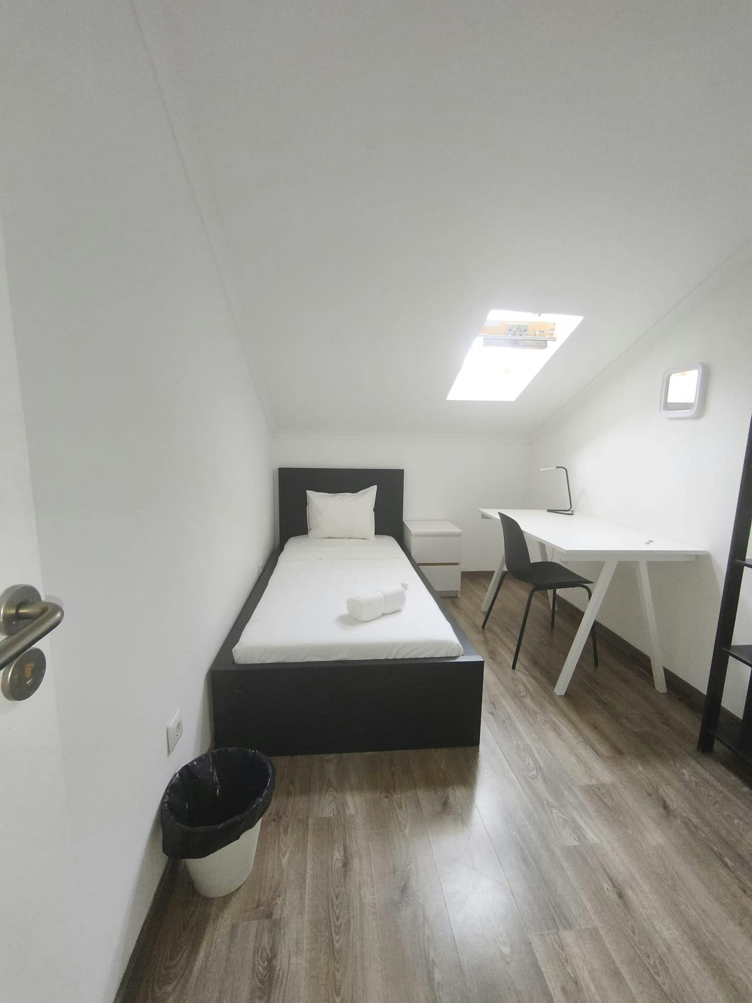 Private room in Rua Cavaleiro de Oliveira, Lisbon (1735512) room image 1
