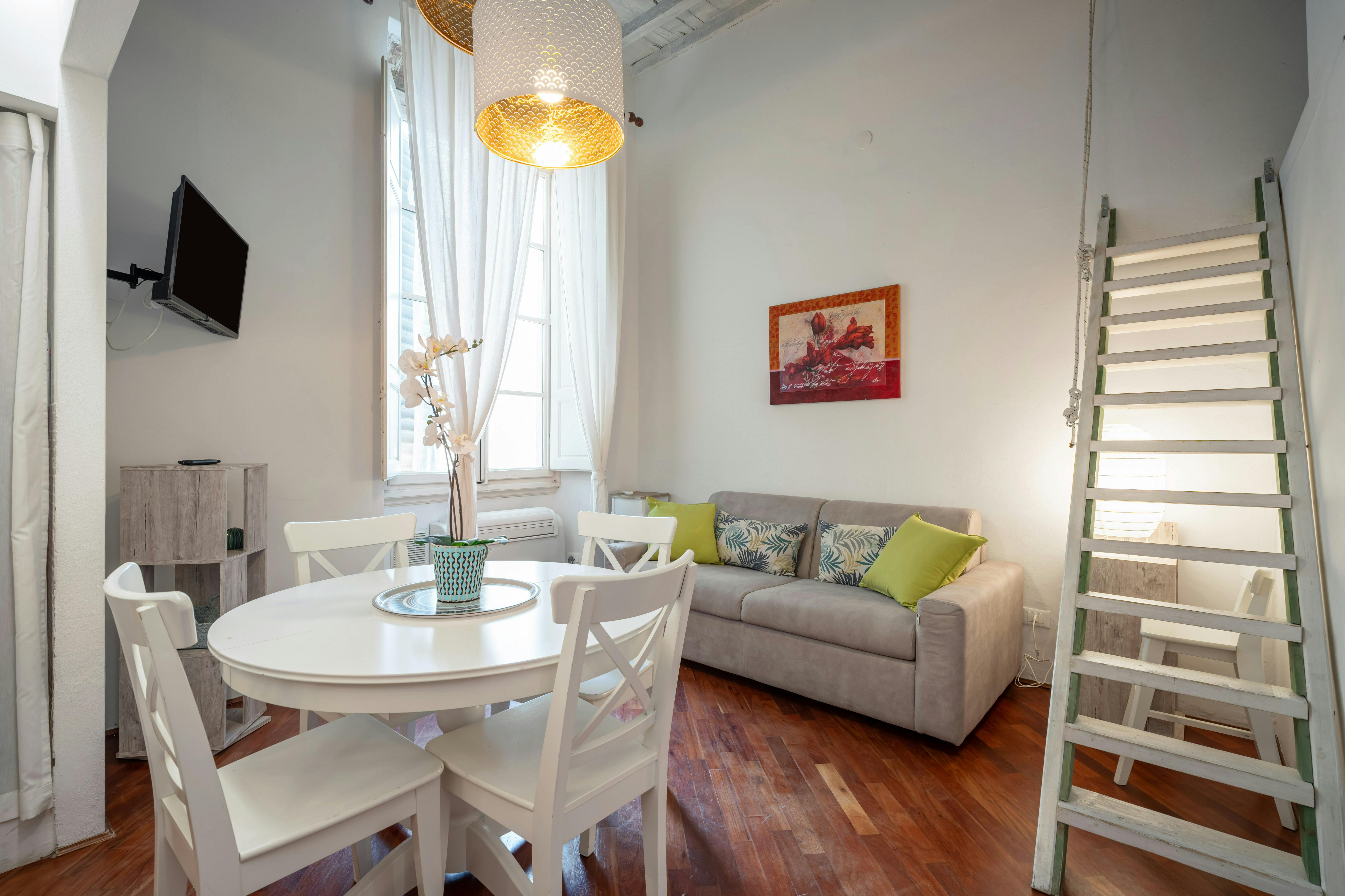 1-Bedroom Apartment in Via Giovan Battista Niccolini, Florence (1735528) ROOM