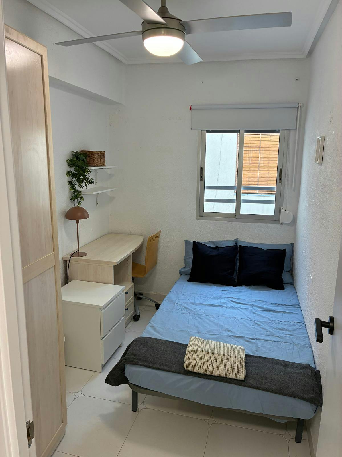 Private room for rent for €330 per month in Alaquàs, Carrer València