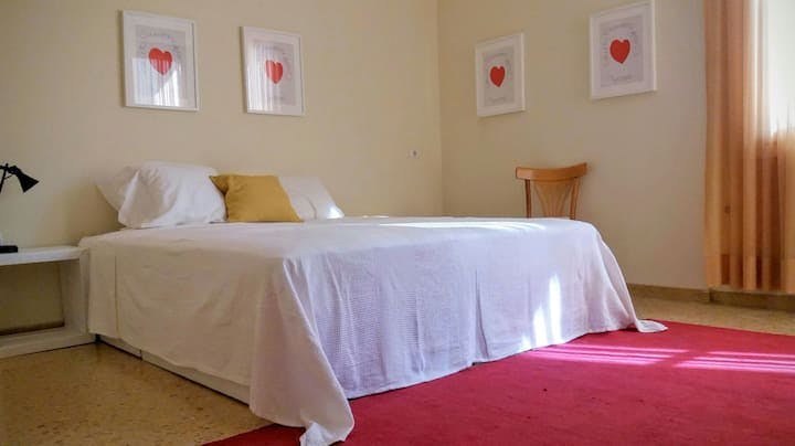 Cameră privată de închiriat pentru 370 EUR pe lună în Mouseío, Stournari