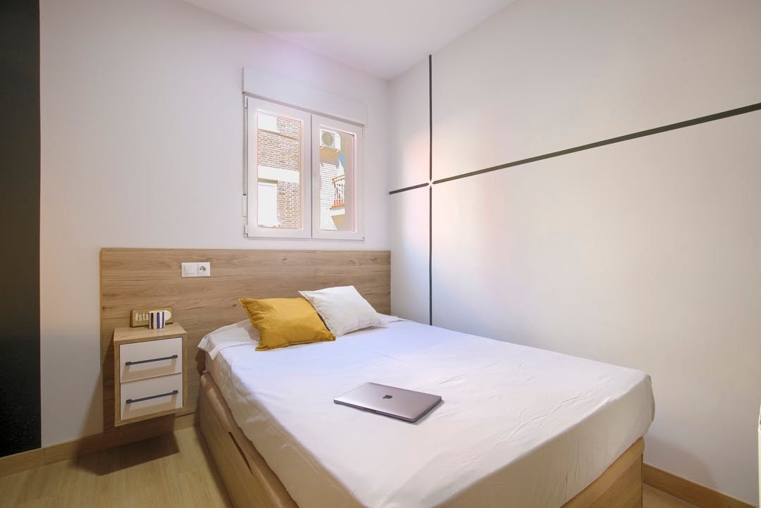 Calle Porthos, Madrid preview