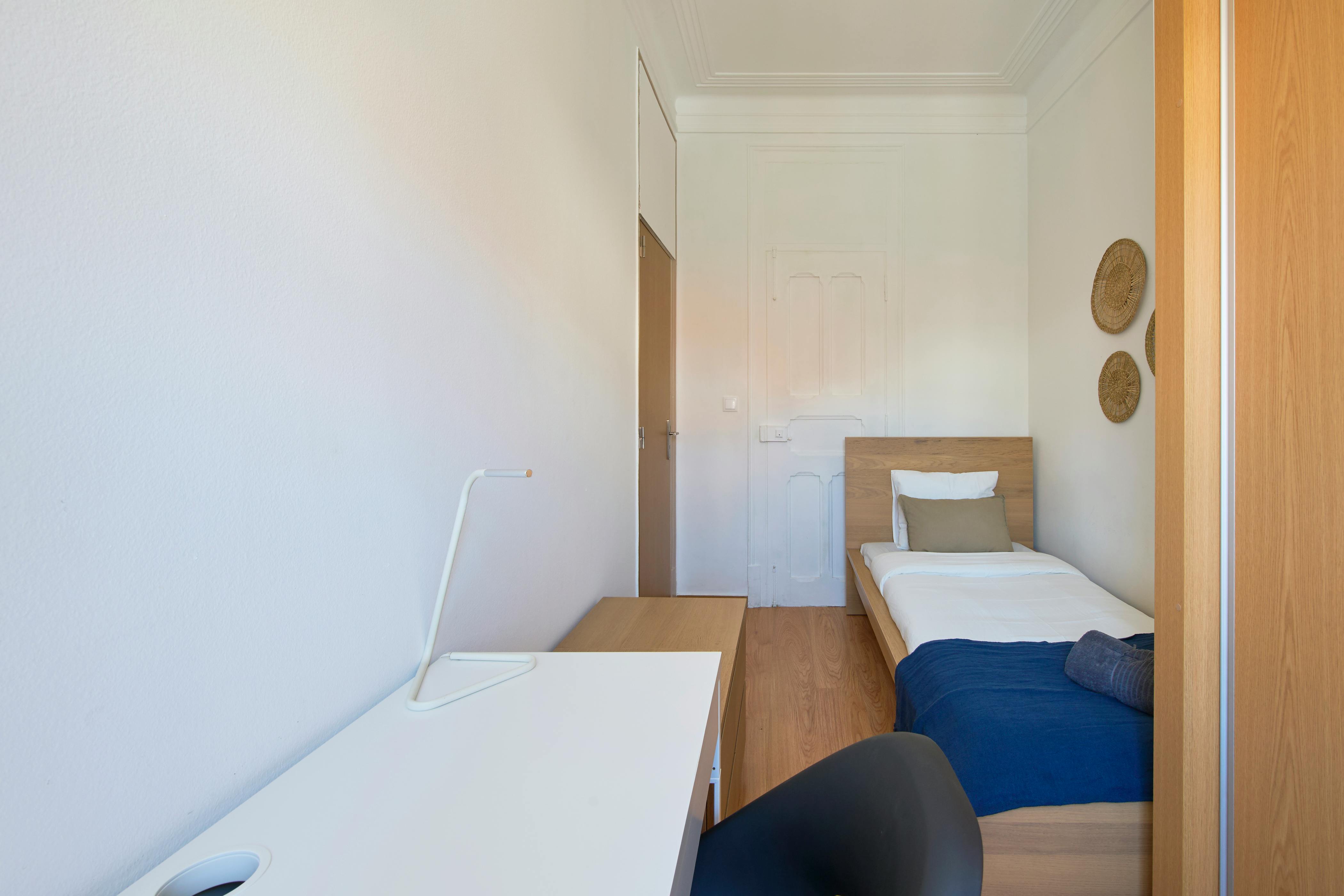 Private room in Rua João de Menezes, Lisbon (1735856) room image 1
