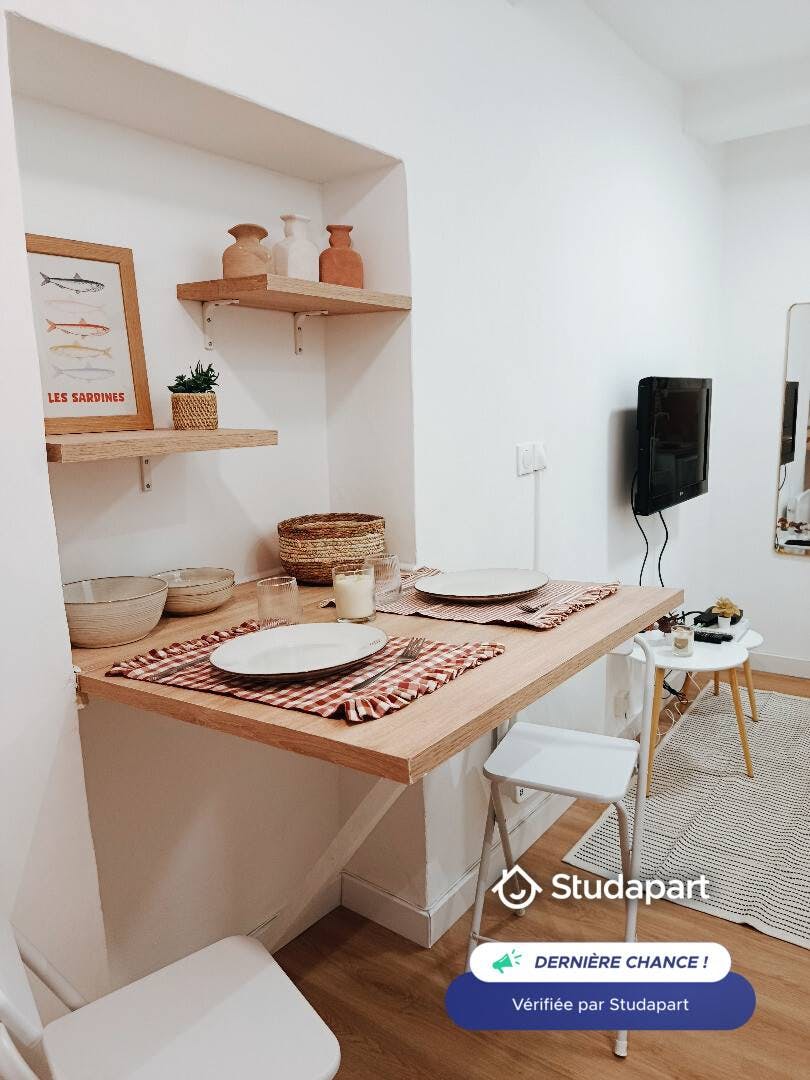 Apartment for rent for €700 per month in Montpellier, Rue de la Providence
