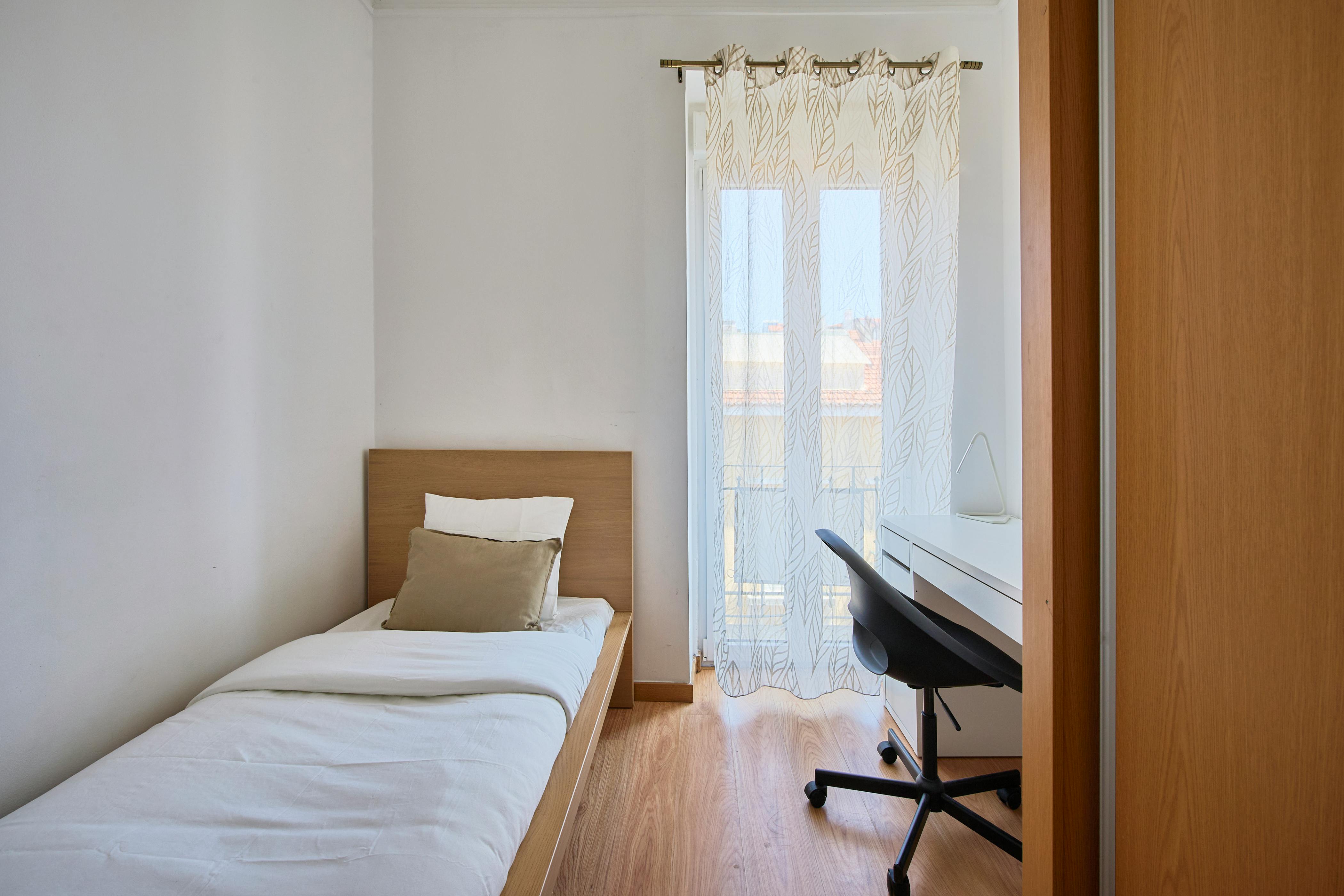 Private room in Rua João de Menezes, Lisbon (1735870) room image 2