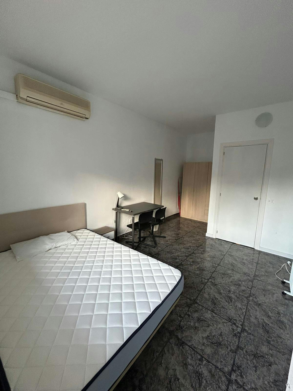 Private room in Carrer de Sepúlveda, Barcelona (1735977) room image 2