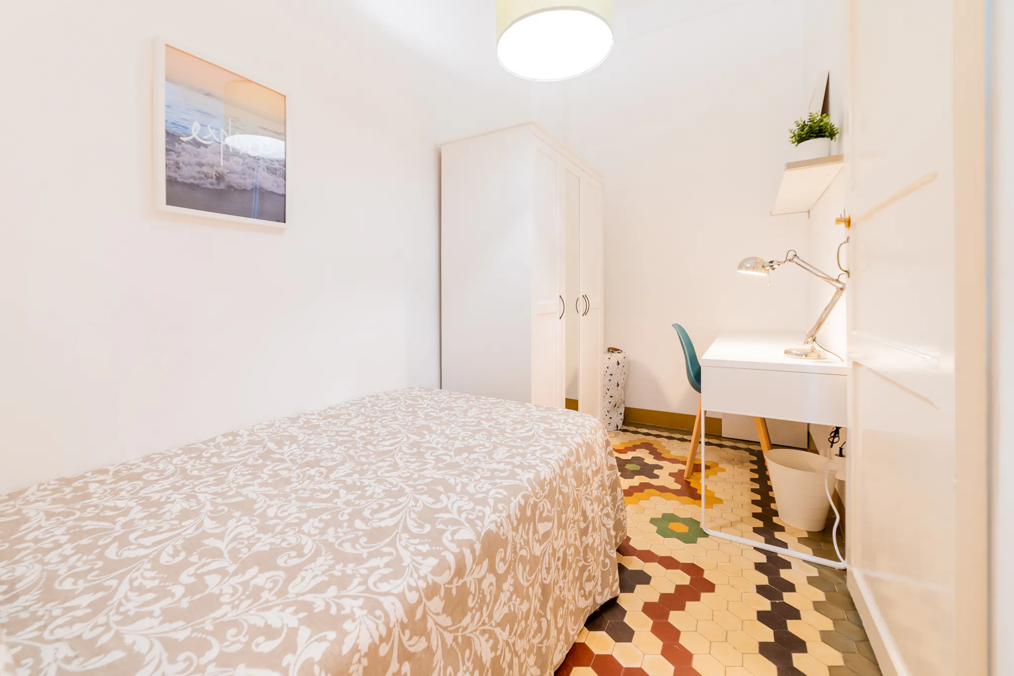 Carrer de Guillem de Castro, Valencia preview
