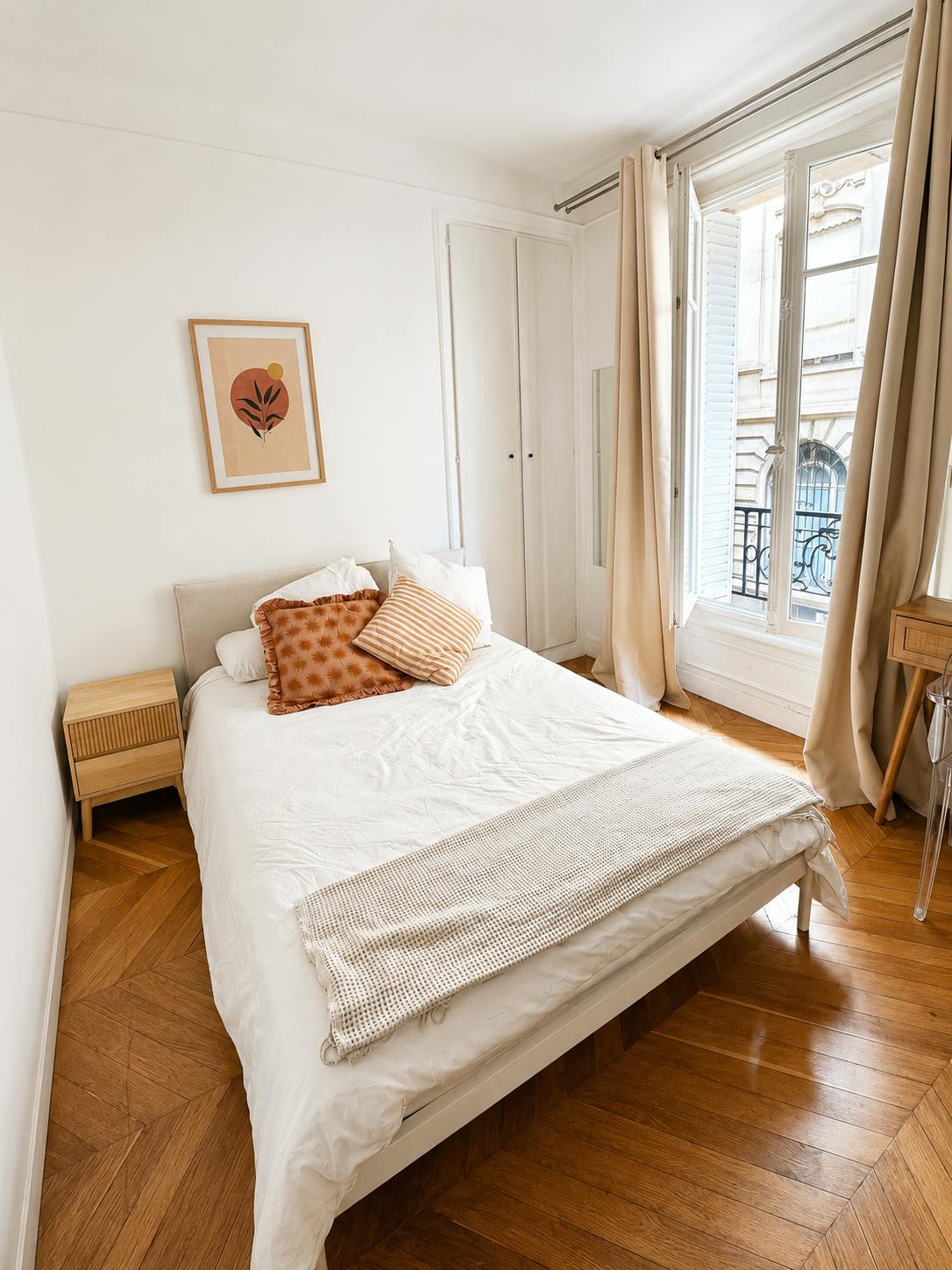 Private room in Rue des Saussaies, Paris (1736032) room image 1