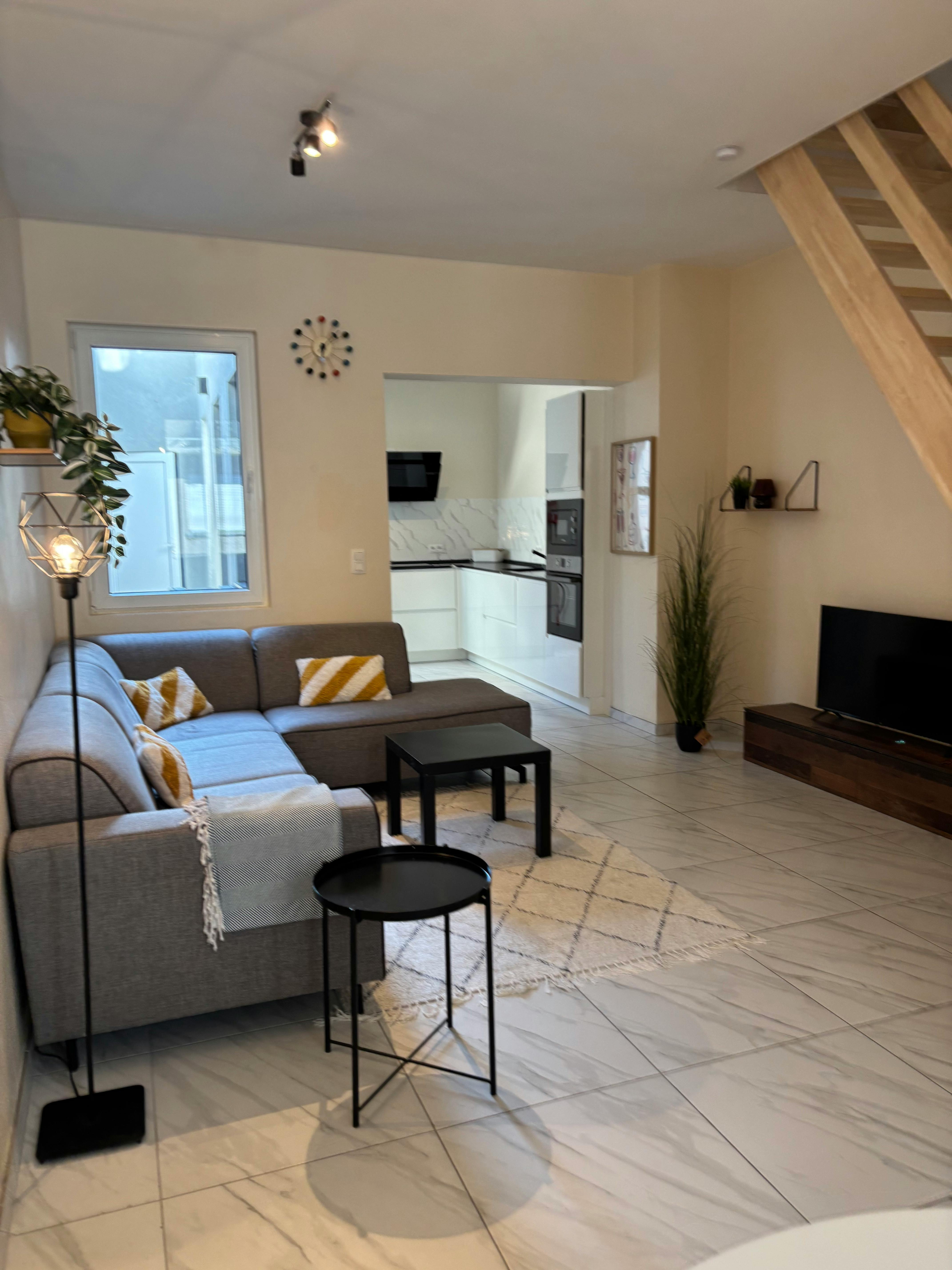 Hus att hyra för 3 000 € i månaden i Sint-Niklaas, Brugsken