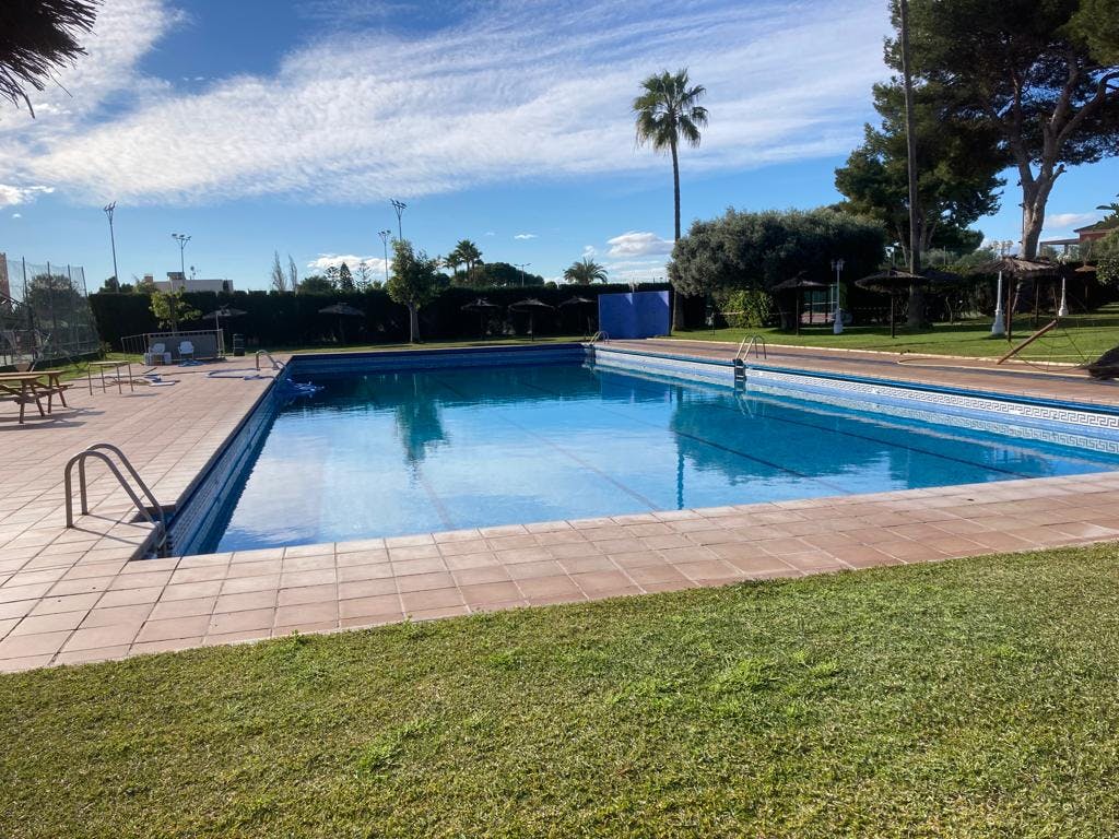 Dom do wynajęcia za 1300 € miesięcznie w mieście Dehesa de Campoamor, Calle Salvador Rueda Cmor