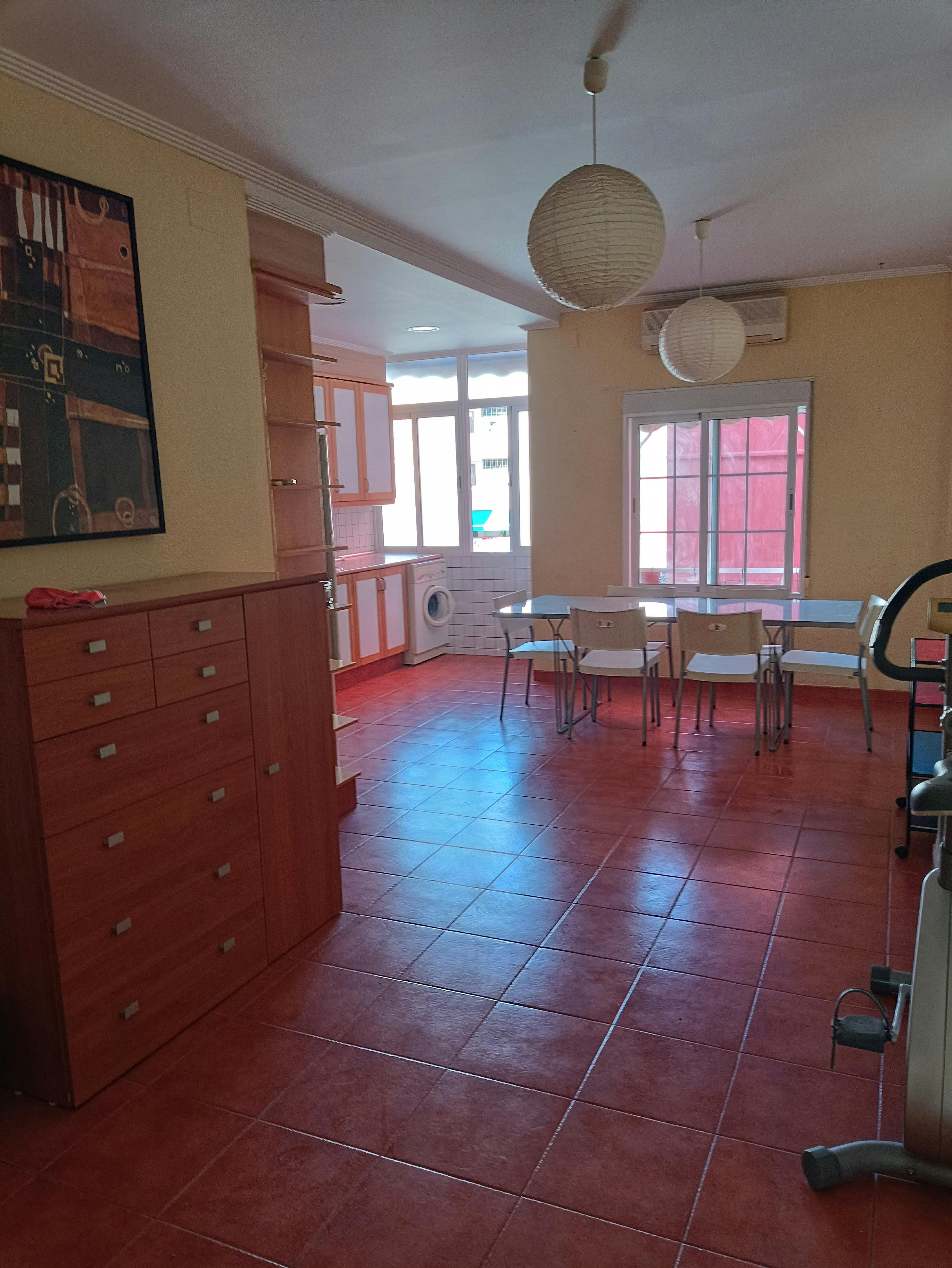 Apartament de închiriat pentru 1.300 EUR pe lună în Valencia, Carrer de Pepita