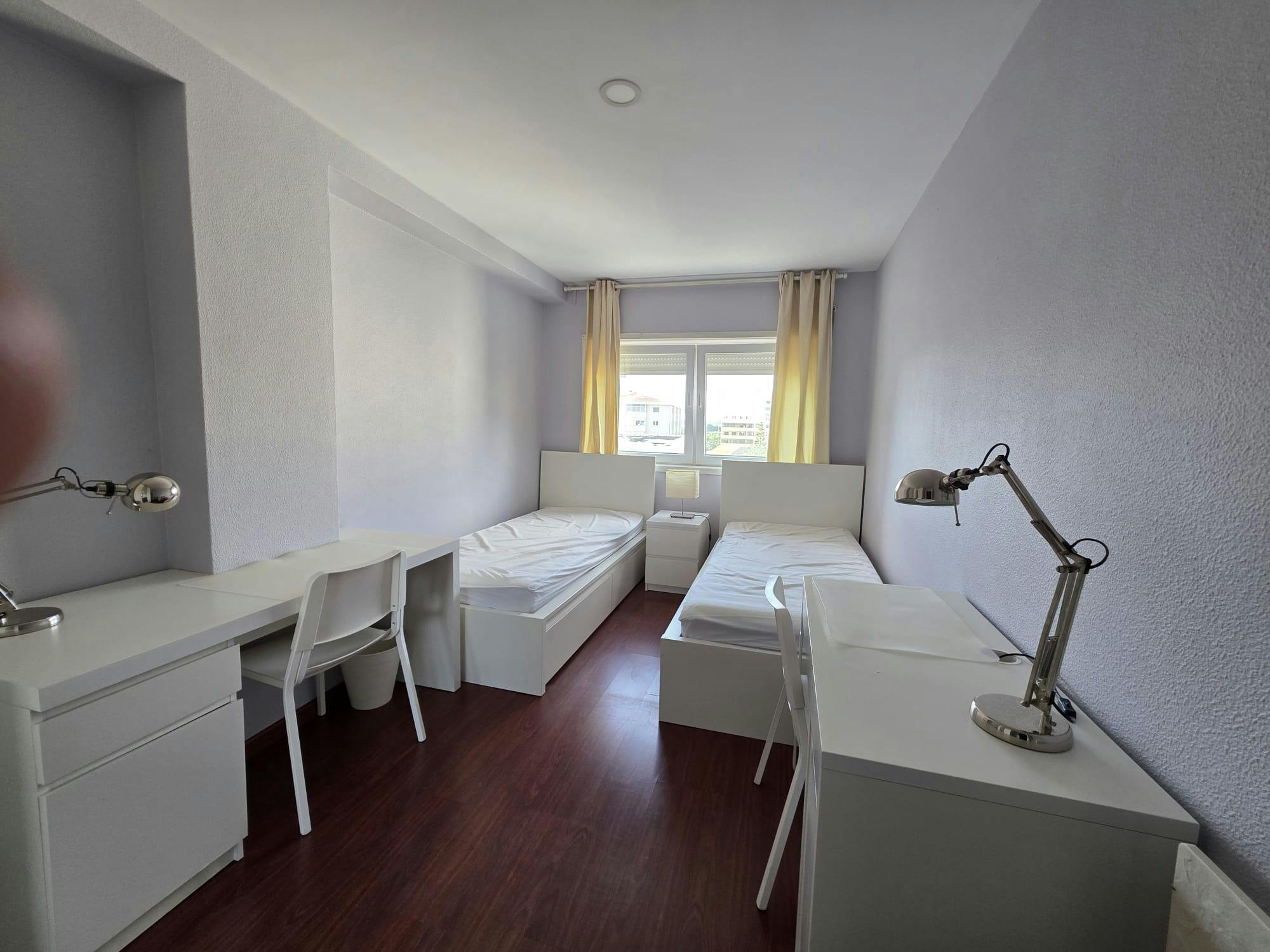 WG-Zimmer zu mieten für 500 € pro Monat in Porto, Rua de Nove de Abril