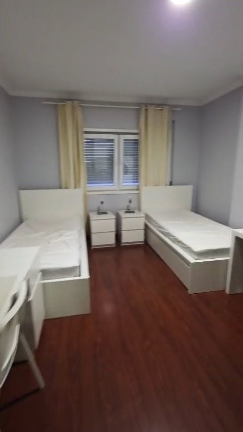 Private room in Rua de Nove de Abril, Porto (1736326) room image 1