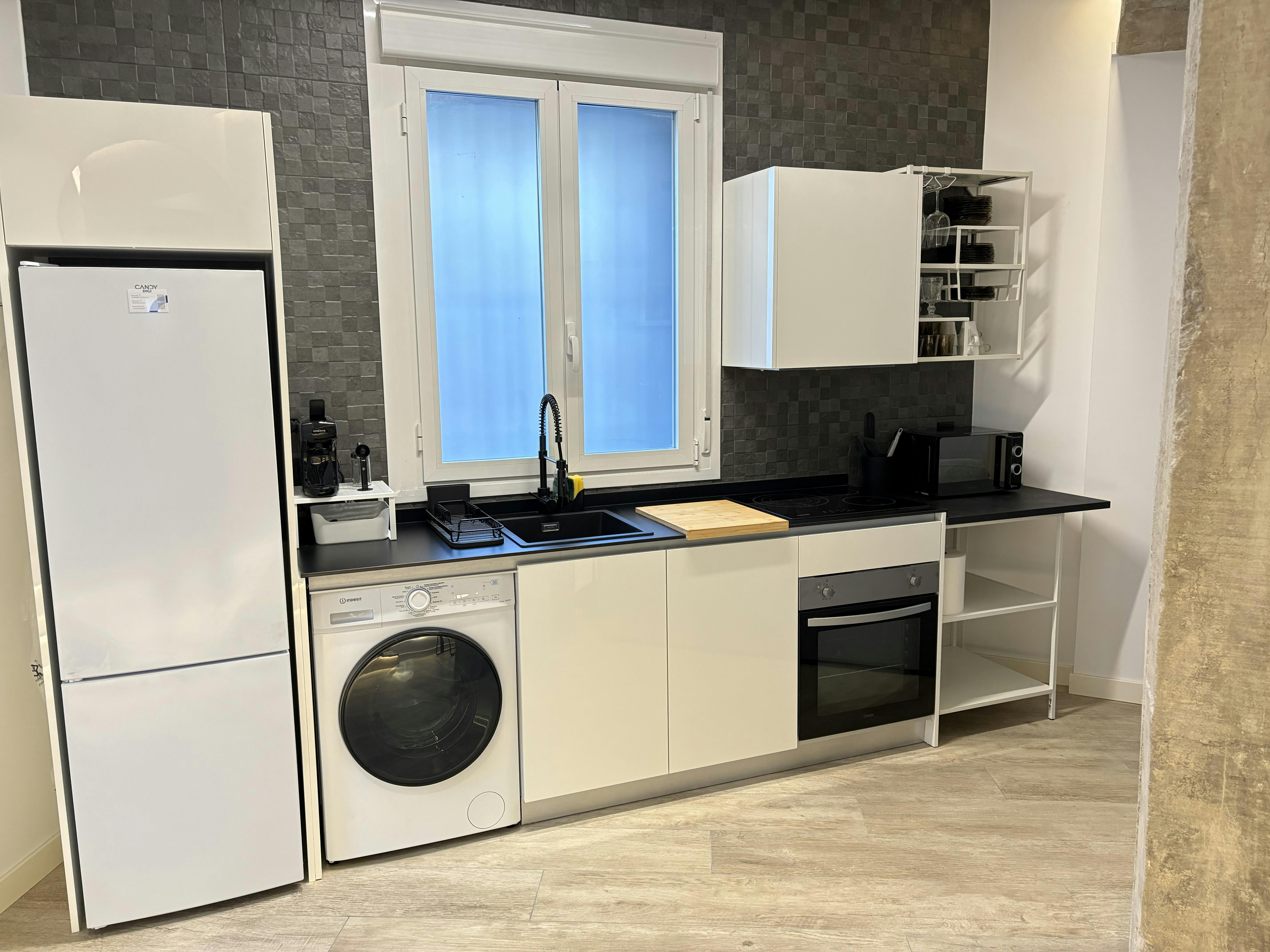 1-Bedroom Apartment in Calle Manuel Fernández Caballero, Madrid (1736379) ROOM 2