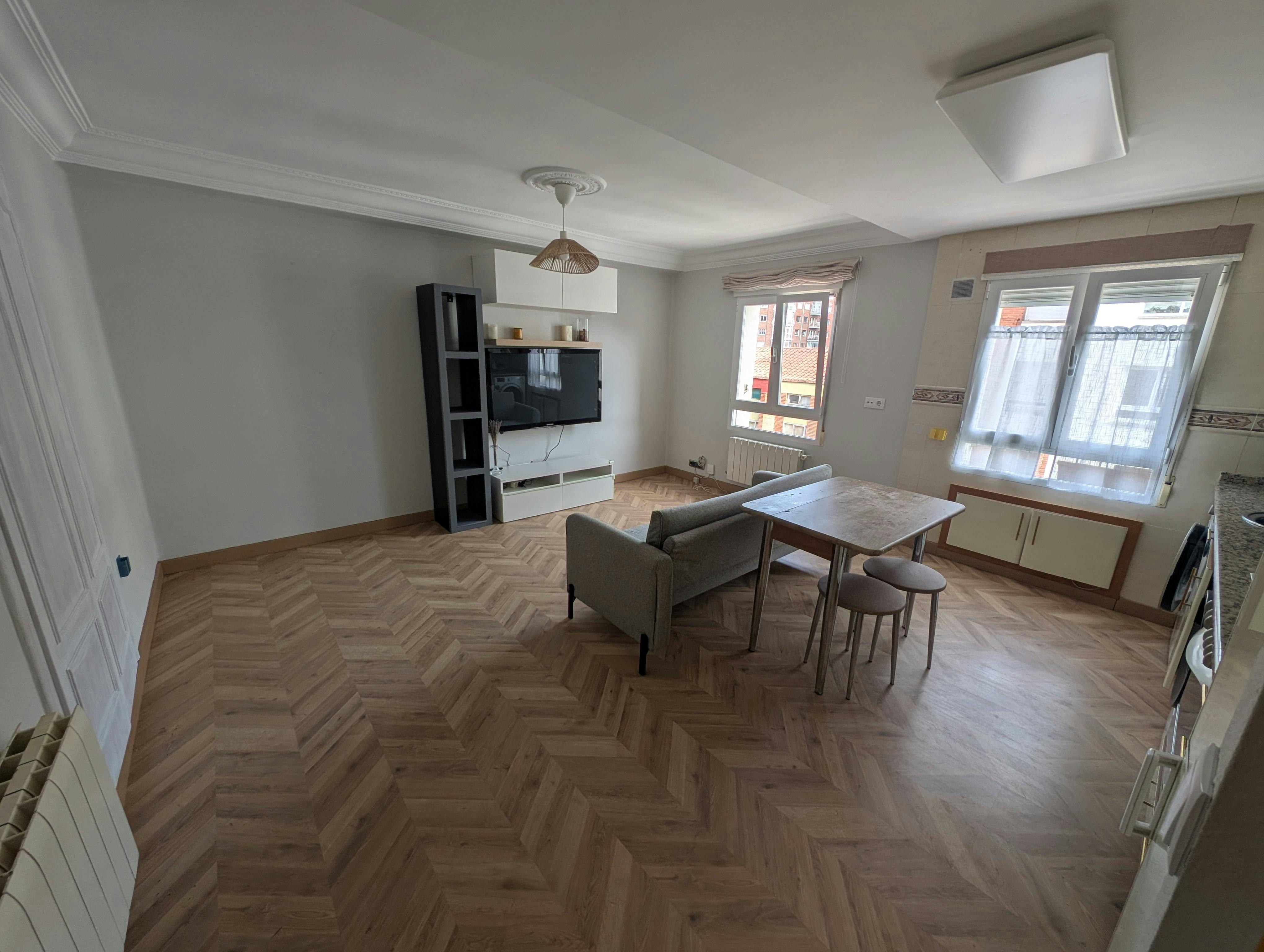 Mieszkanie do wynajęcia za 1100 € miesięcznie w mieście Burgos, Calle Segovia