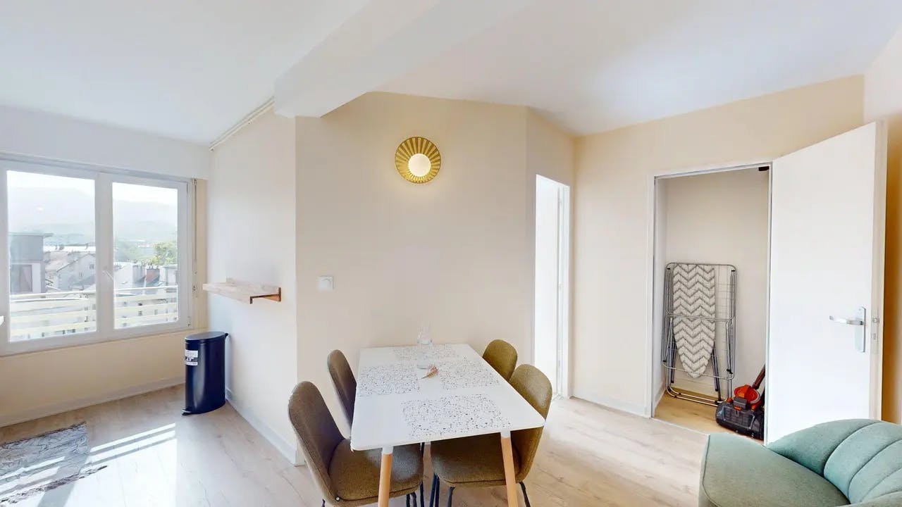 WG-Zimmer zu mieten für 550 € pro Monat in Chambéry, Place de Genève