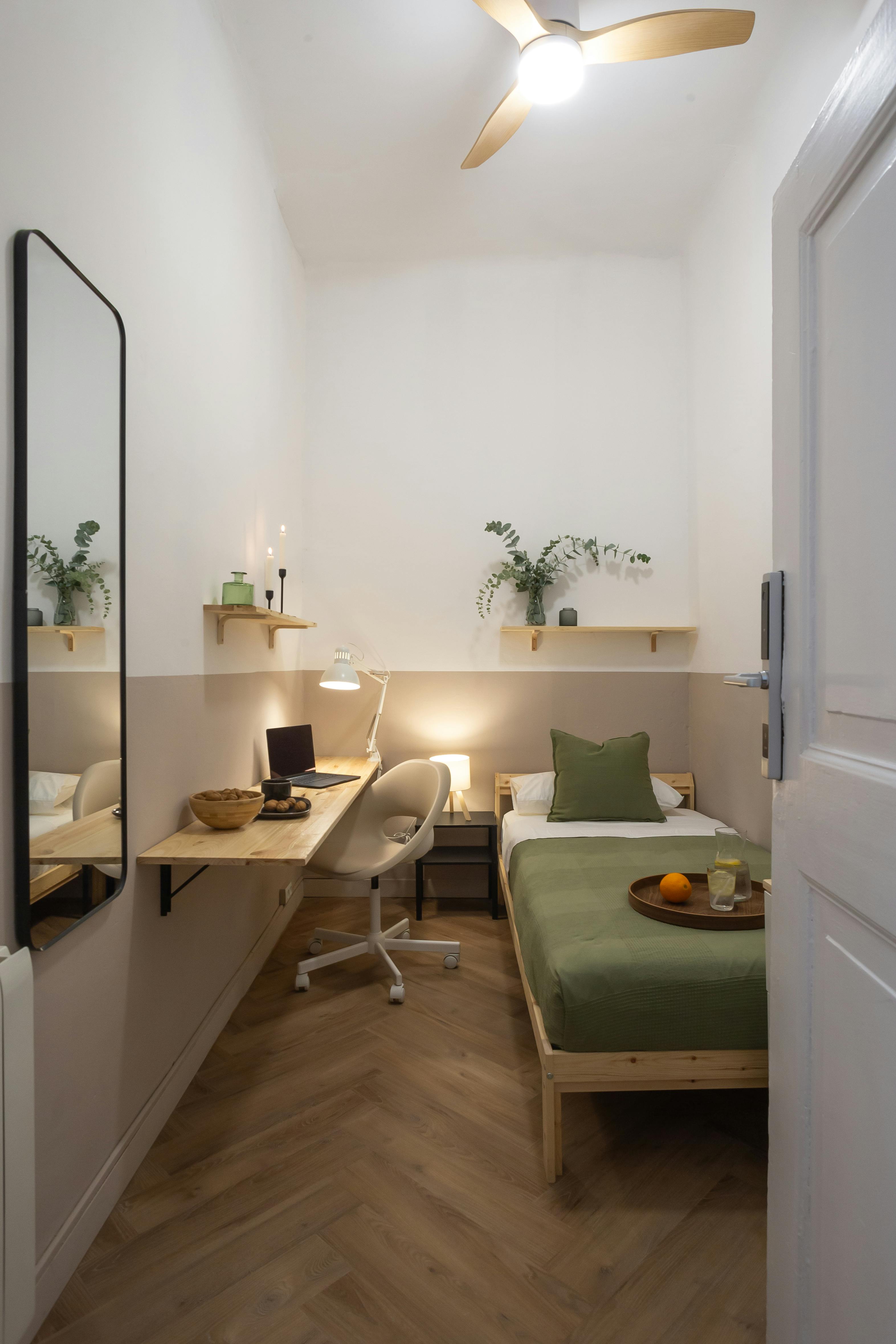 Private room for rent for €870 per month in Barcelona, Passatge de la Pau