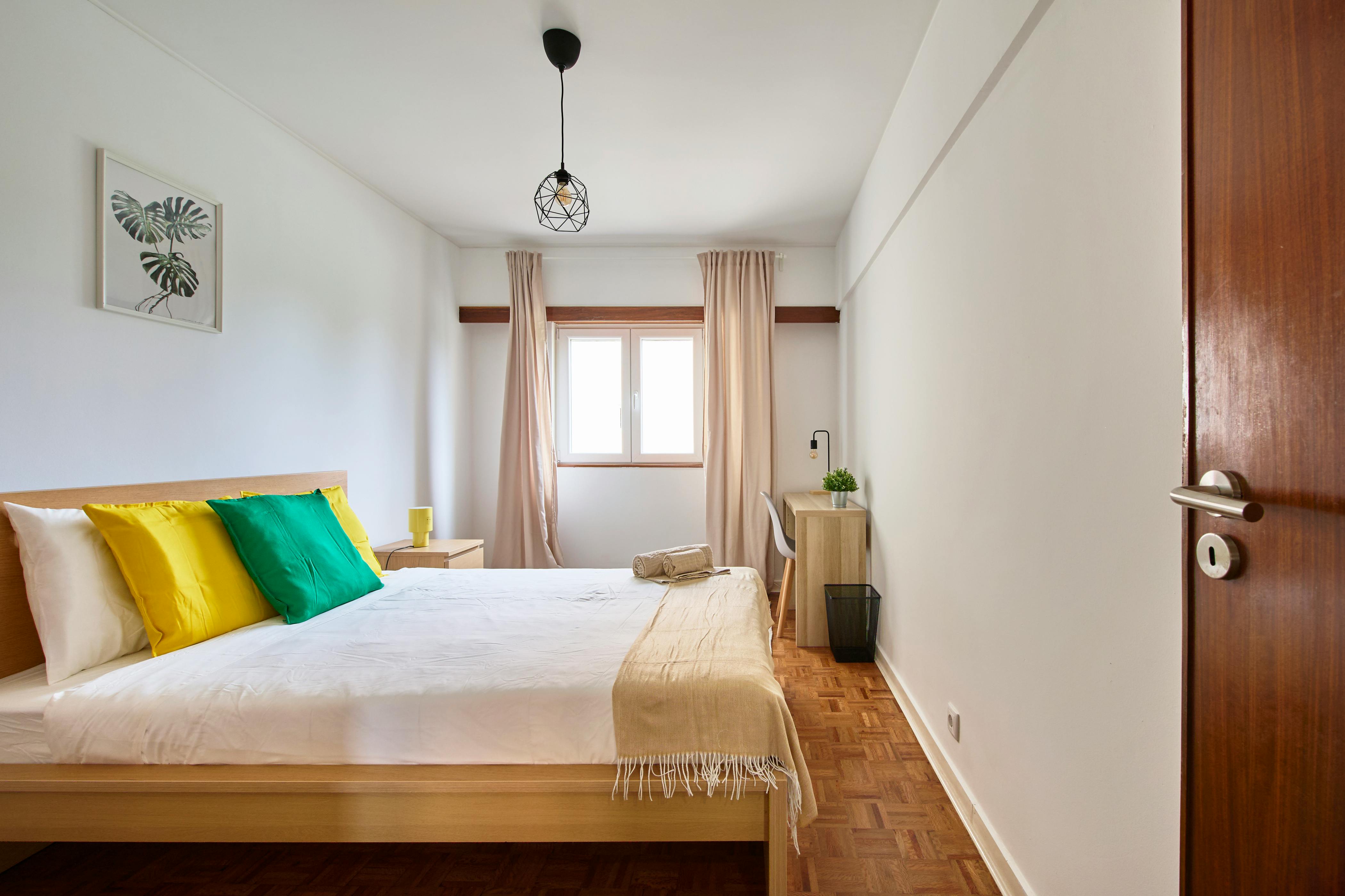Chambre privée à louer pour 650 €/mois à São Domingos de Rana, Rua das Rosas