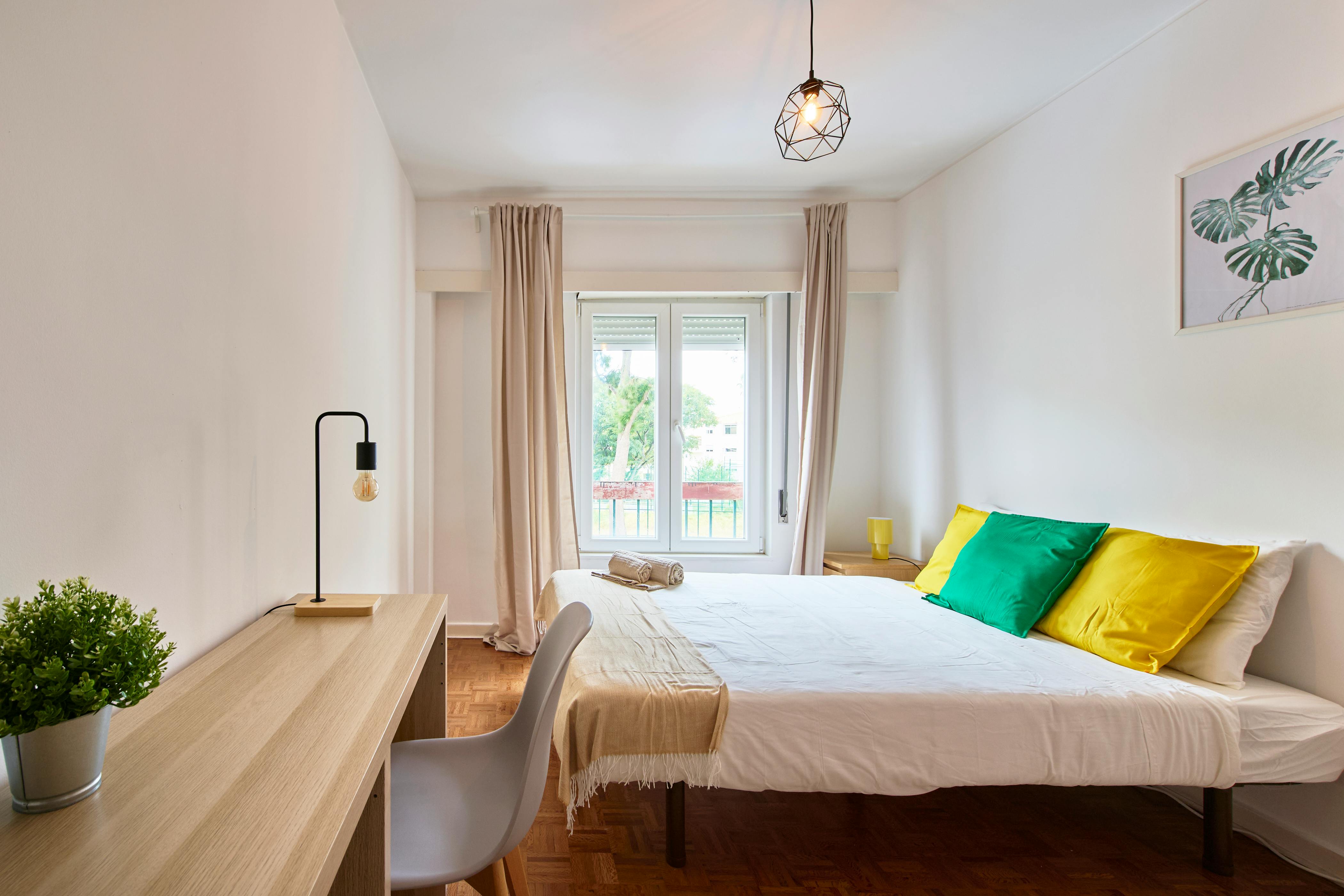 Chambre privée à louer pour 650 €/mois à São Domingos de Rana, Rua das Rosas