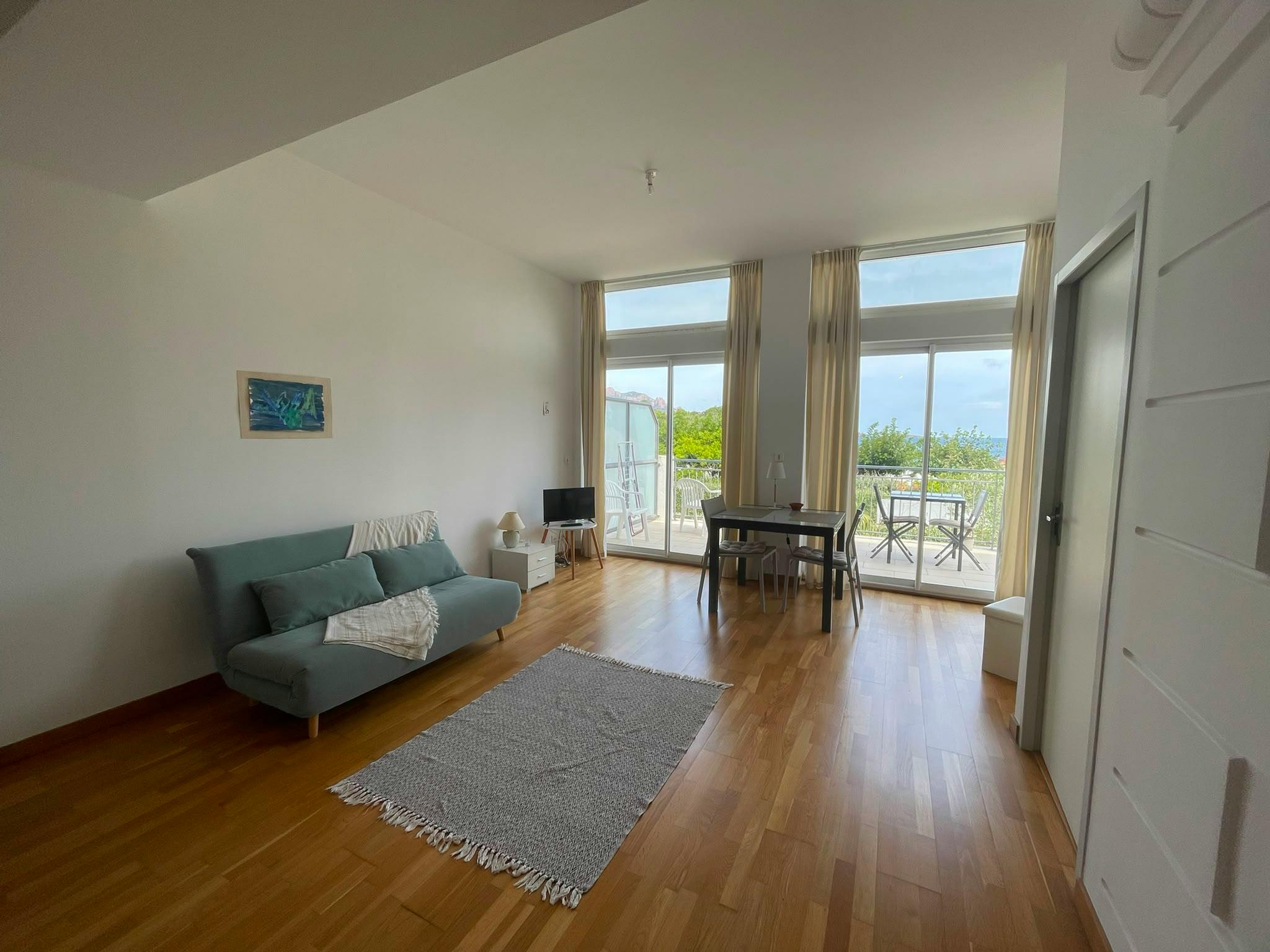 Mieszkanie do wynajęcia za 1750 € miesięcznie w mieście Saint-Raphaël, Rue Marie Louise Robinson