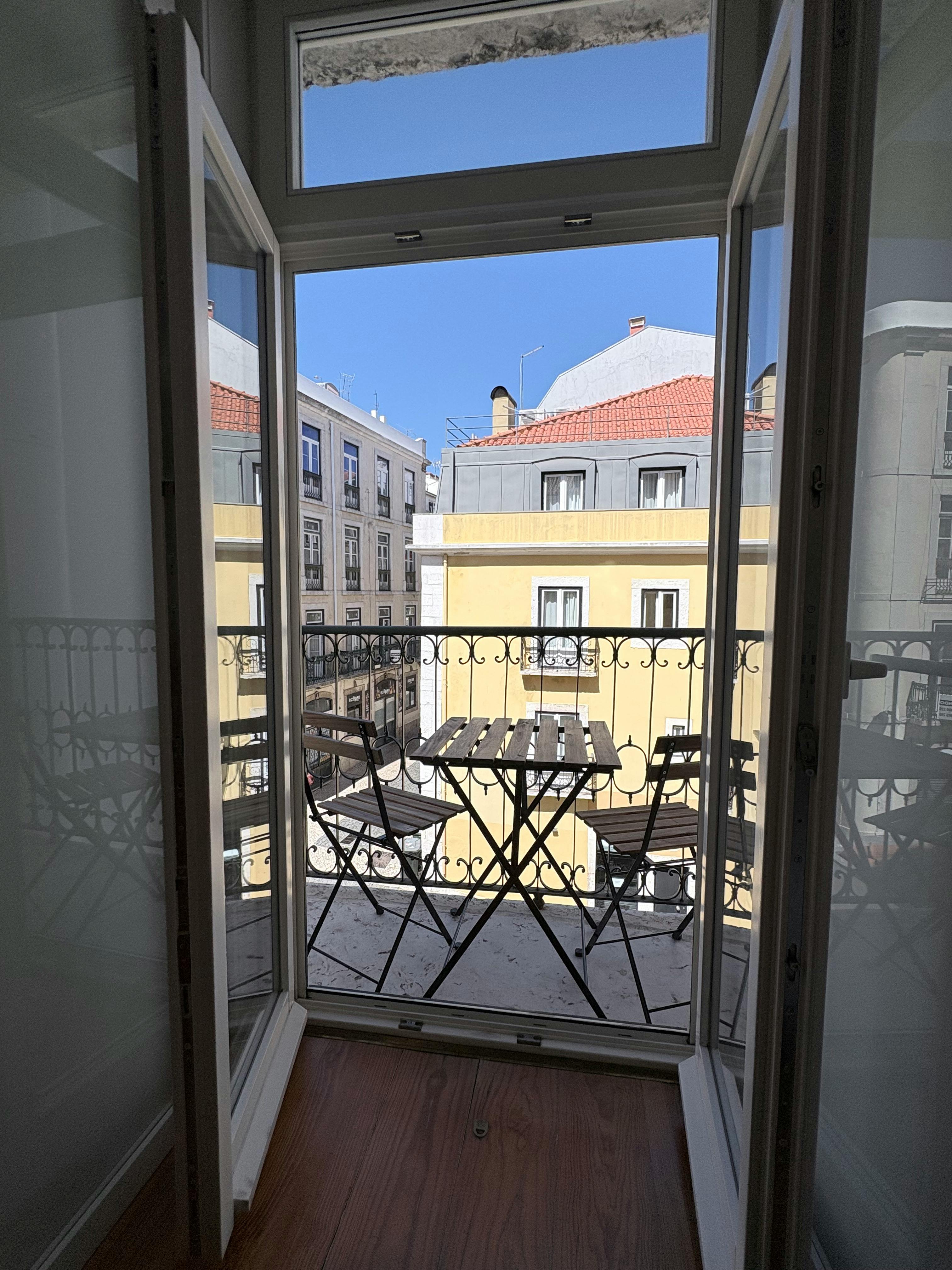 Rua do Loreto, Lisbon preview
