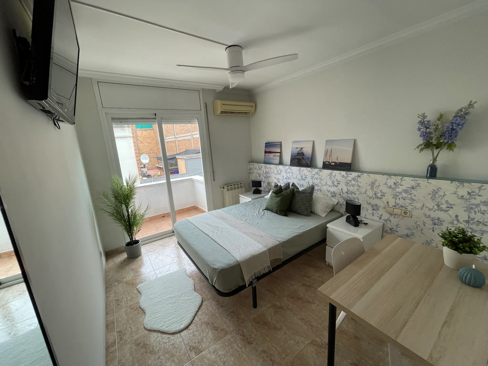 Carrer dels Naranjos, L'Hospitalet de Llobregat preview