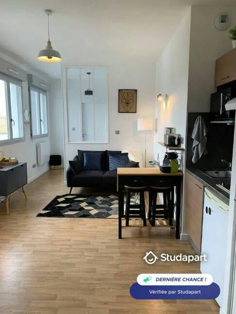 Wohnung zu mieten für 1.000 € pro Monat in La Rochelle, Rue Treich Laplene