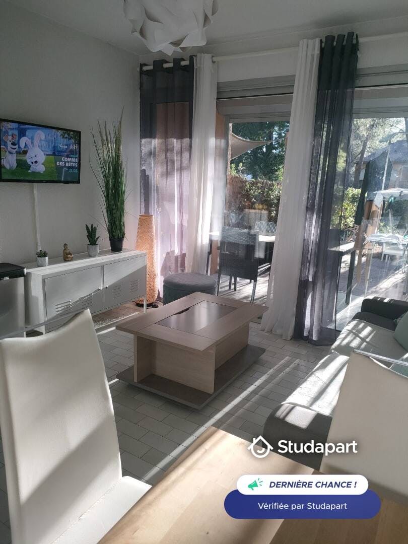 Lägenhet att hyra för 750 € i månaden i Sanary-sur-Mer, Ancien Chemin de Toulon