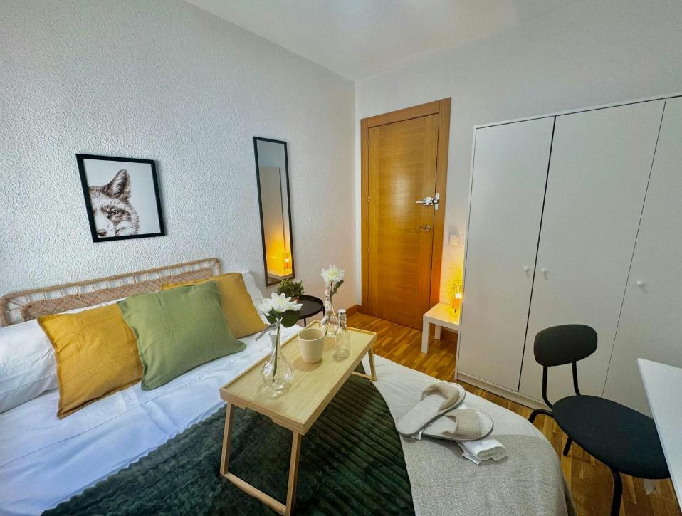 Private room in Calle Lucano, Madrid (1736866) room image 1