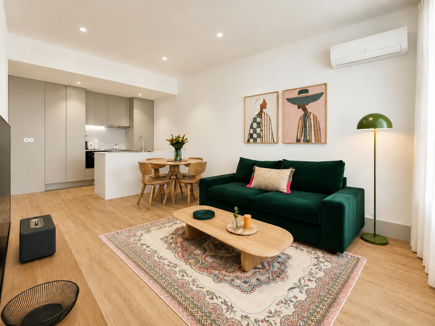 Apartment for rent for €2,400 per month in Porto, Rua de Santos Pousada
