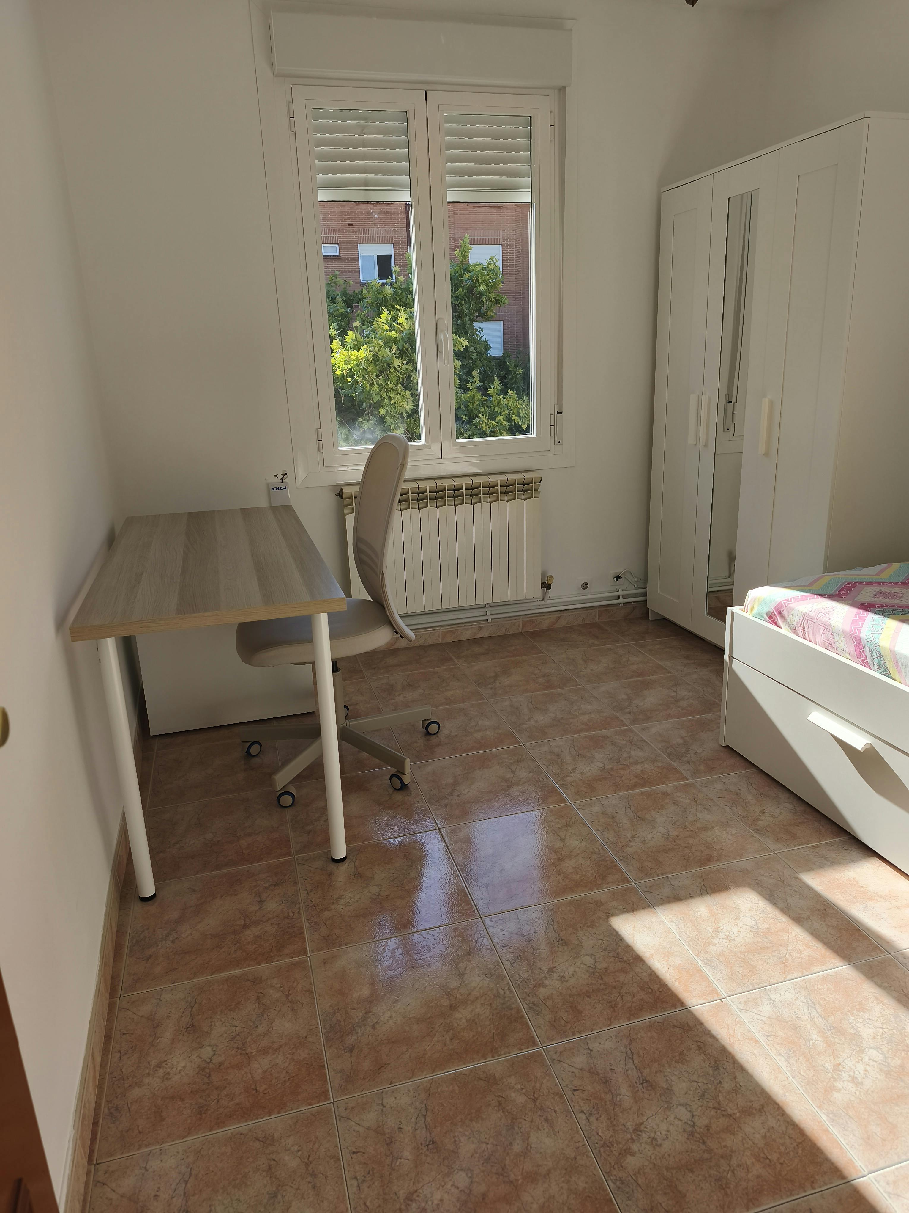 WG-Zimmer zu mieten für 340 € pro Monat in Logroño, Calle Cantabria
