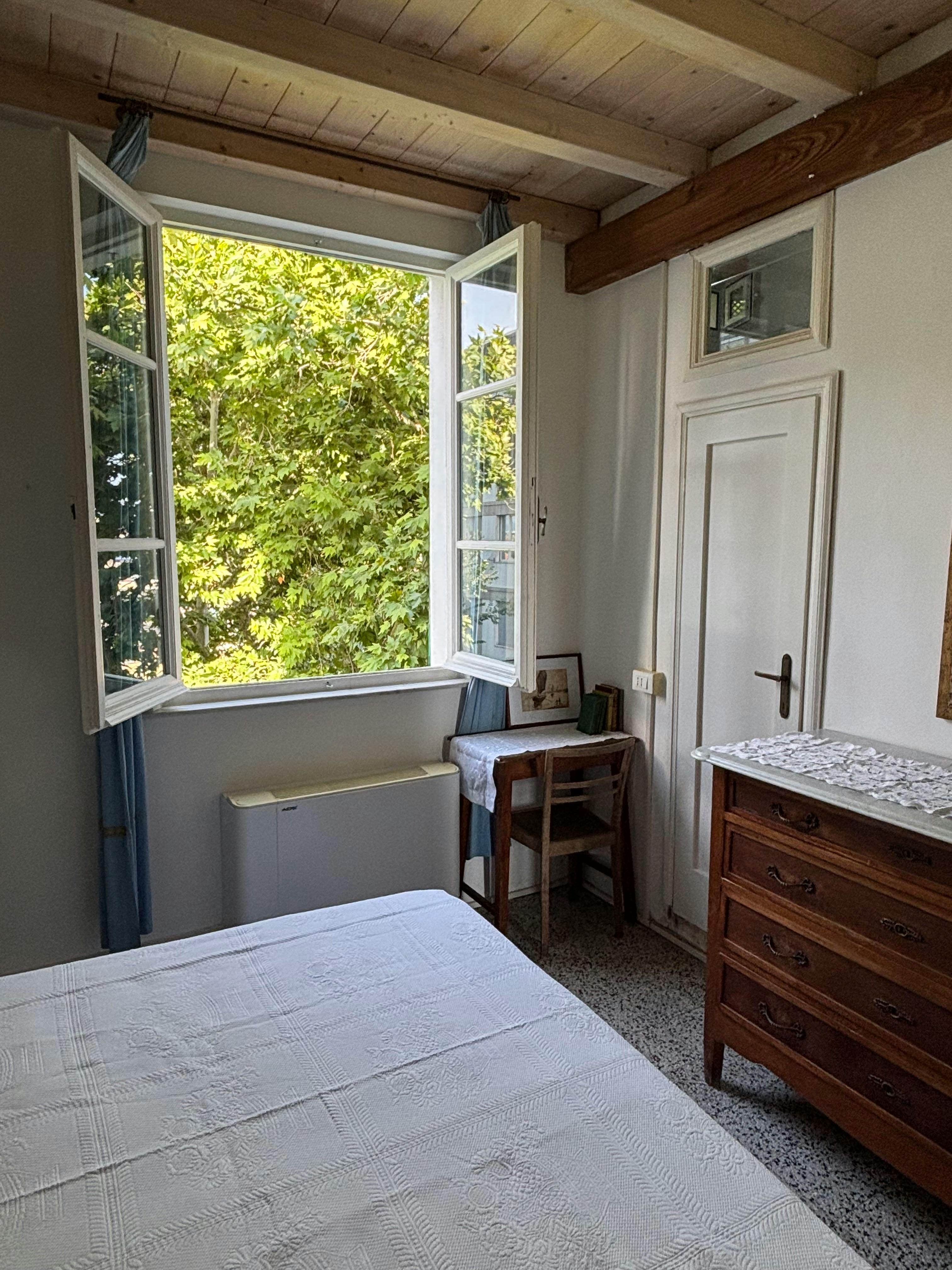 私人房间 正在以 €550 的月租出租，其位于 Lido di Camaiore, Viale Ermenegildo Pistelli
