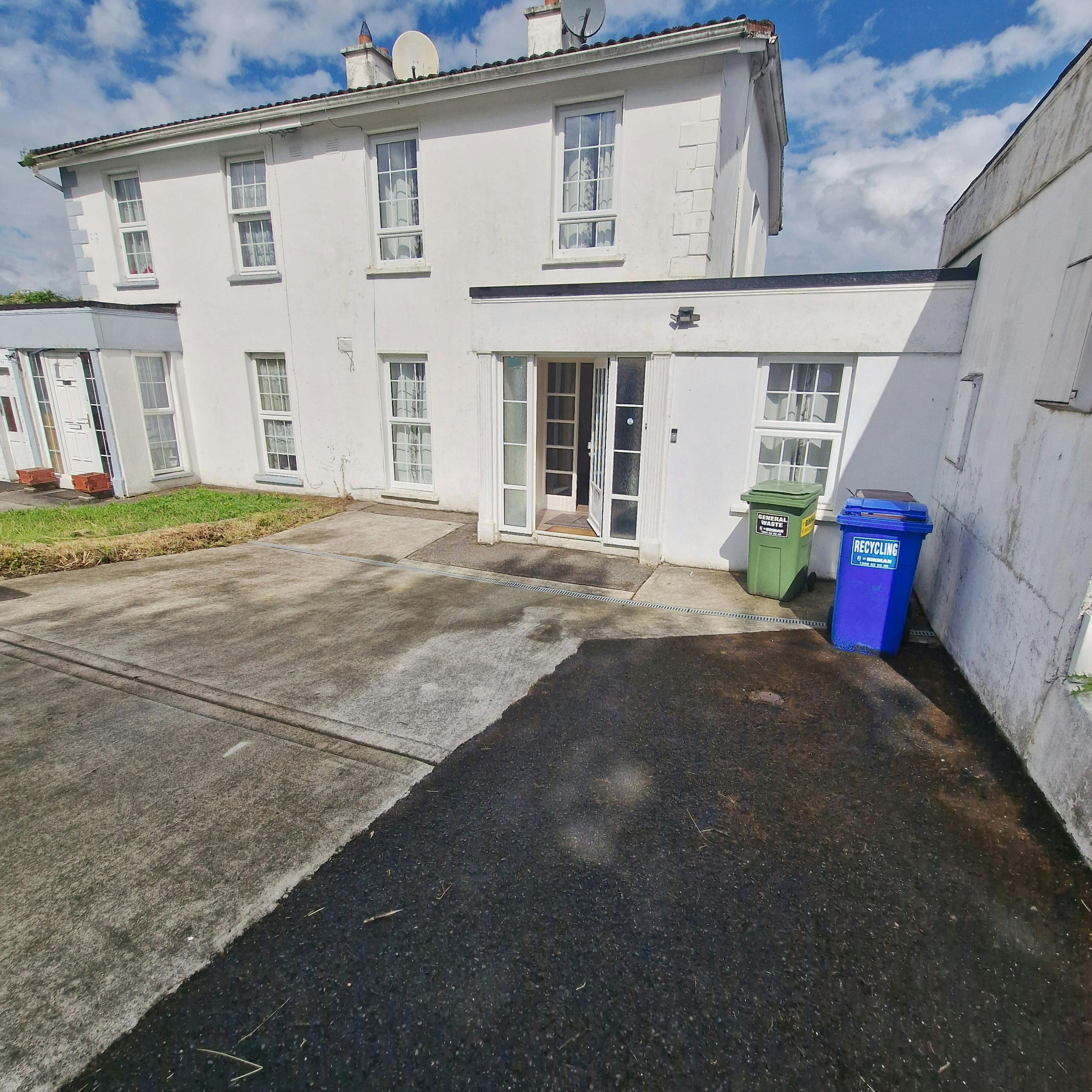 House for rent for €3,750 per month in Luimneach, Elm Green Close