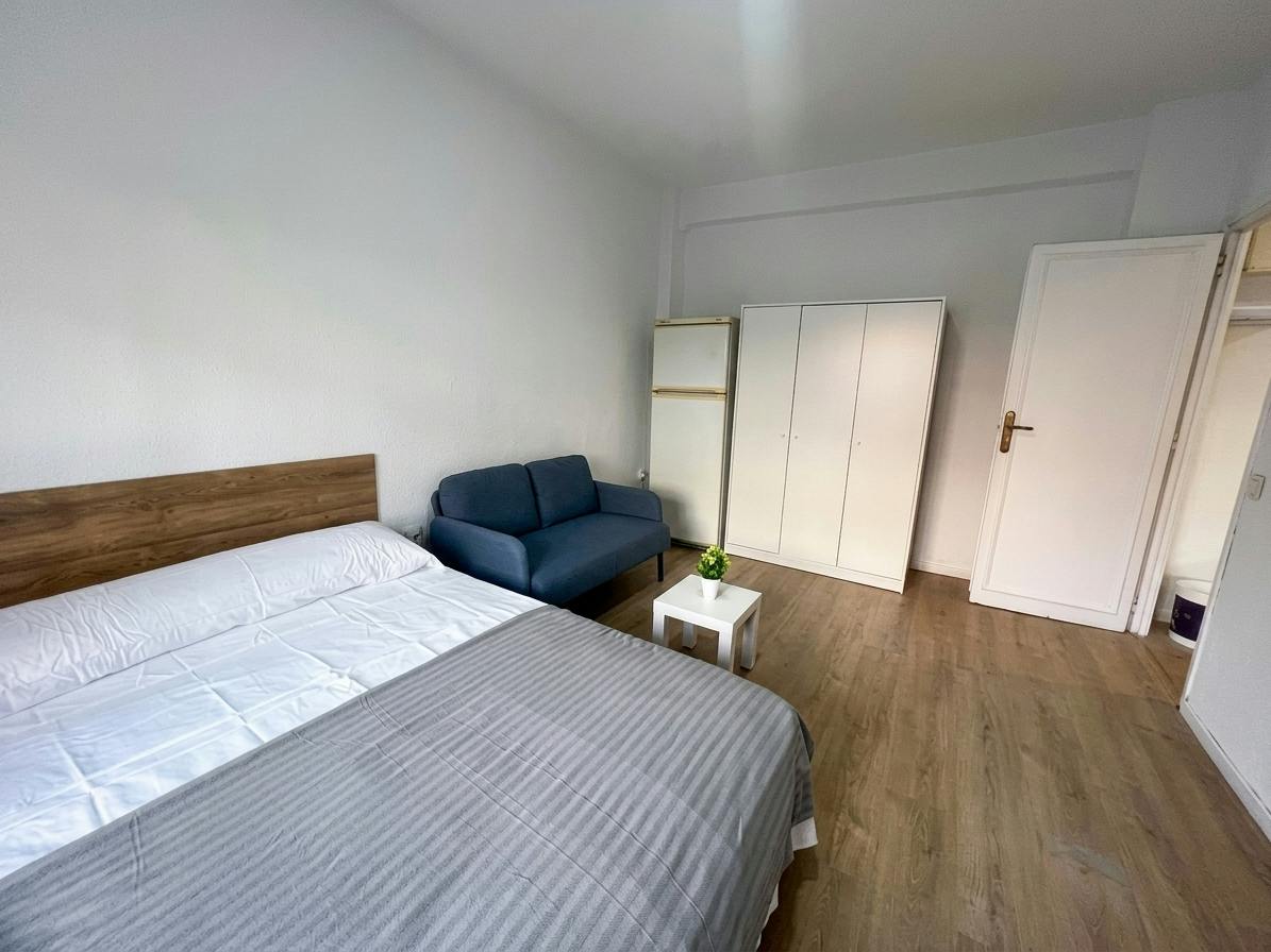Private room in Calle Alcalde López Casero, Madrid (1737296) ROOM 1