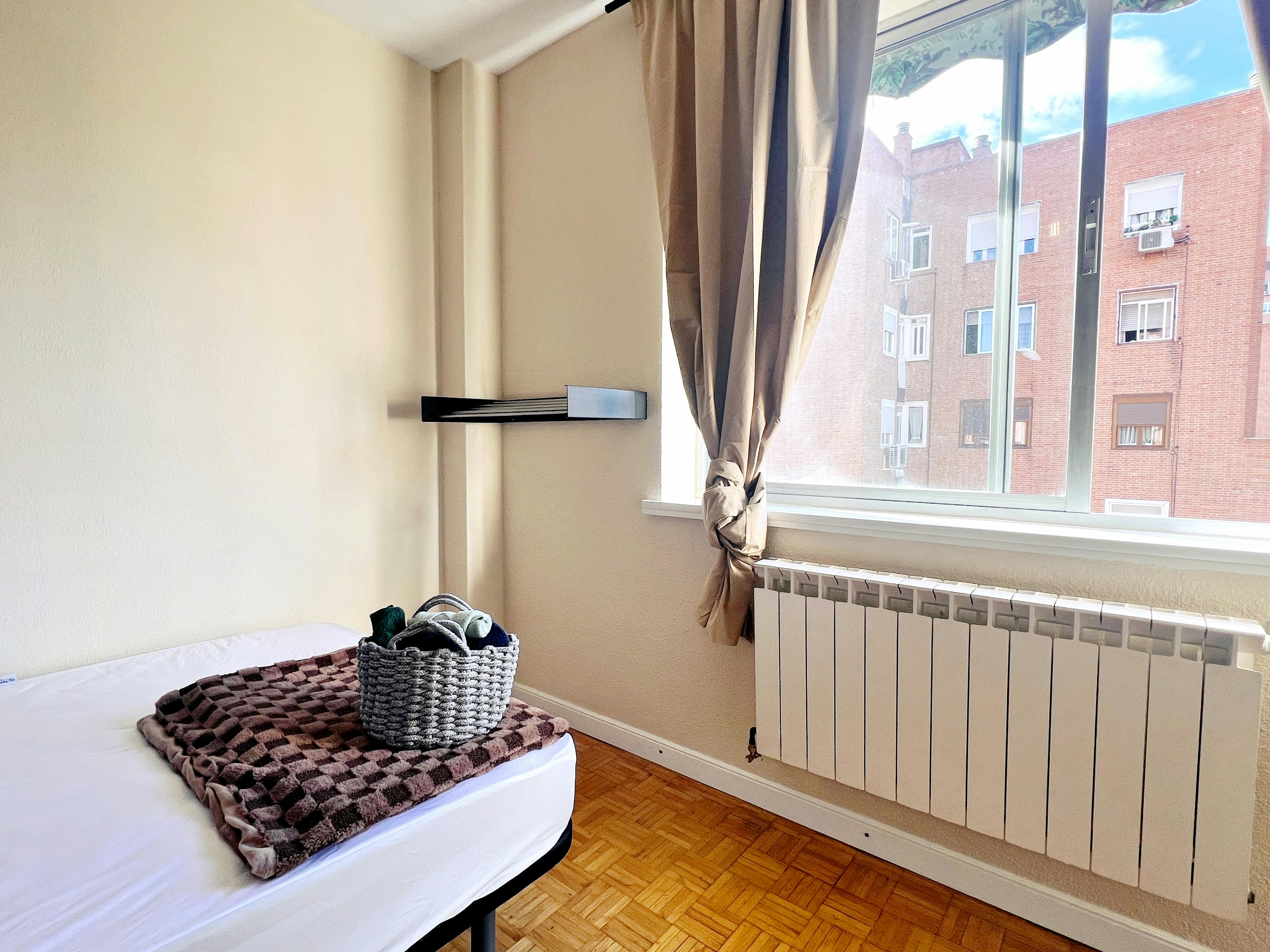 5-Bedroom Apartment in Calle de Valdevarnes, Madrid (1737326) room image 2