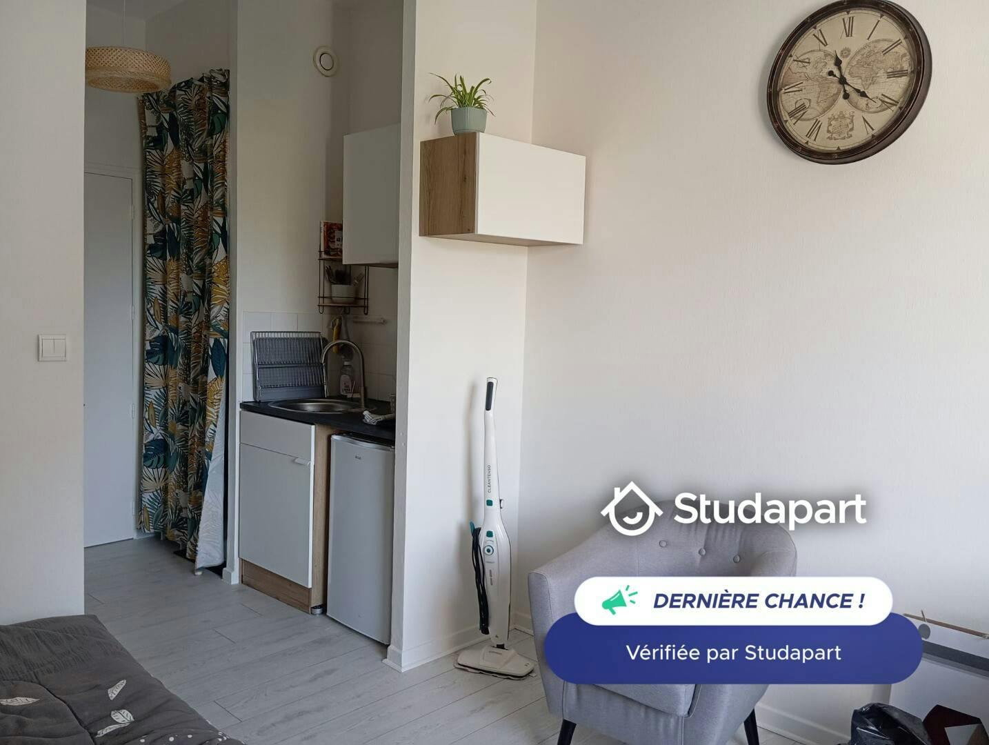 Квартира за оренду для 480 EUR на місяць у Cholet, Place Travot